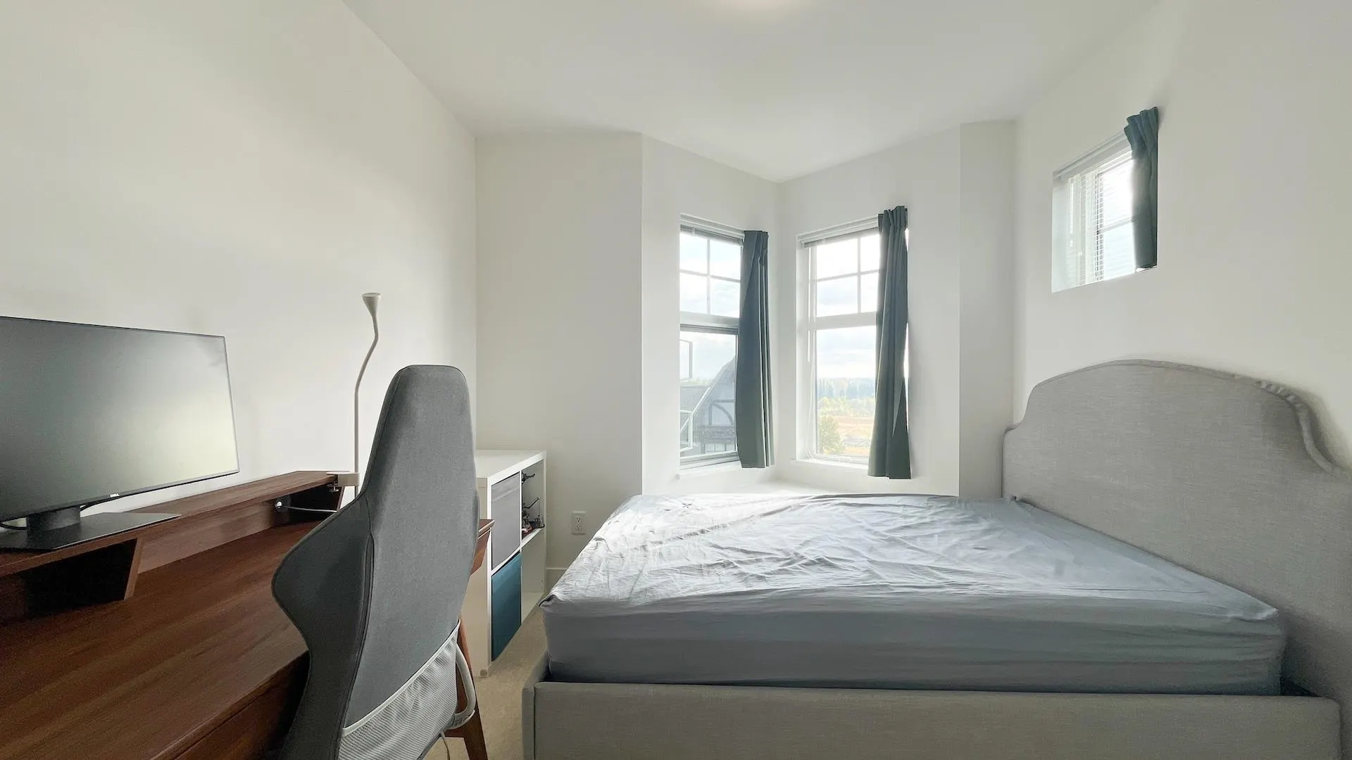 33 3552 Victoria Drive