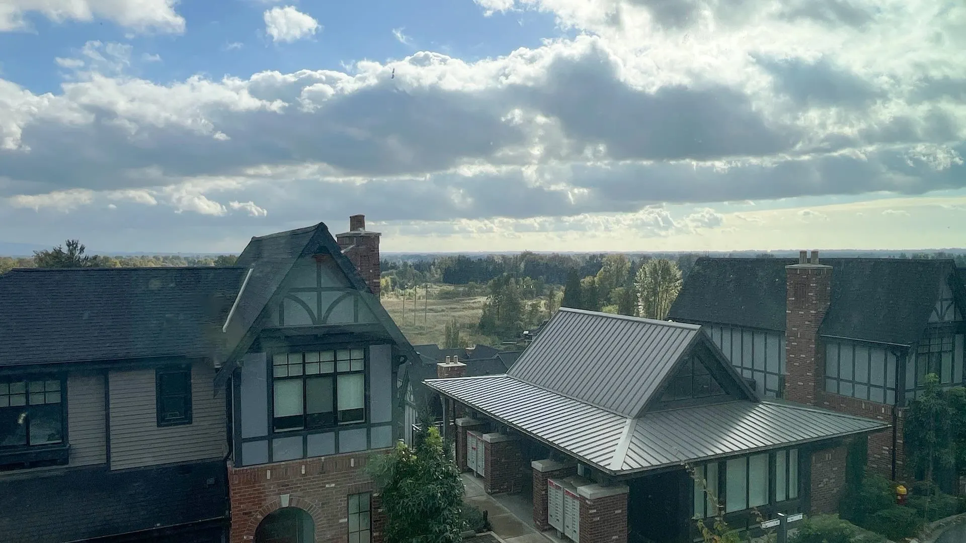 33 3552 Victoria Drive