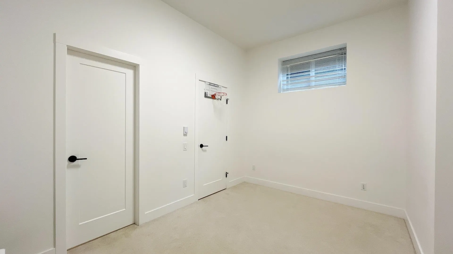 33 3552 Victoria Drive