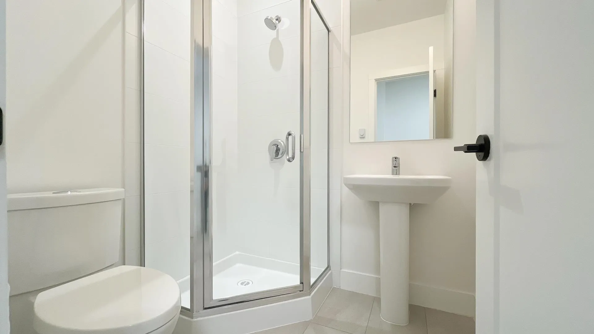 33 3552 Victoria Drive