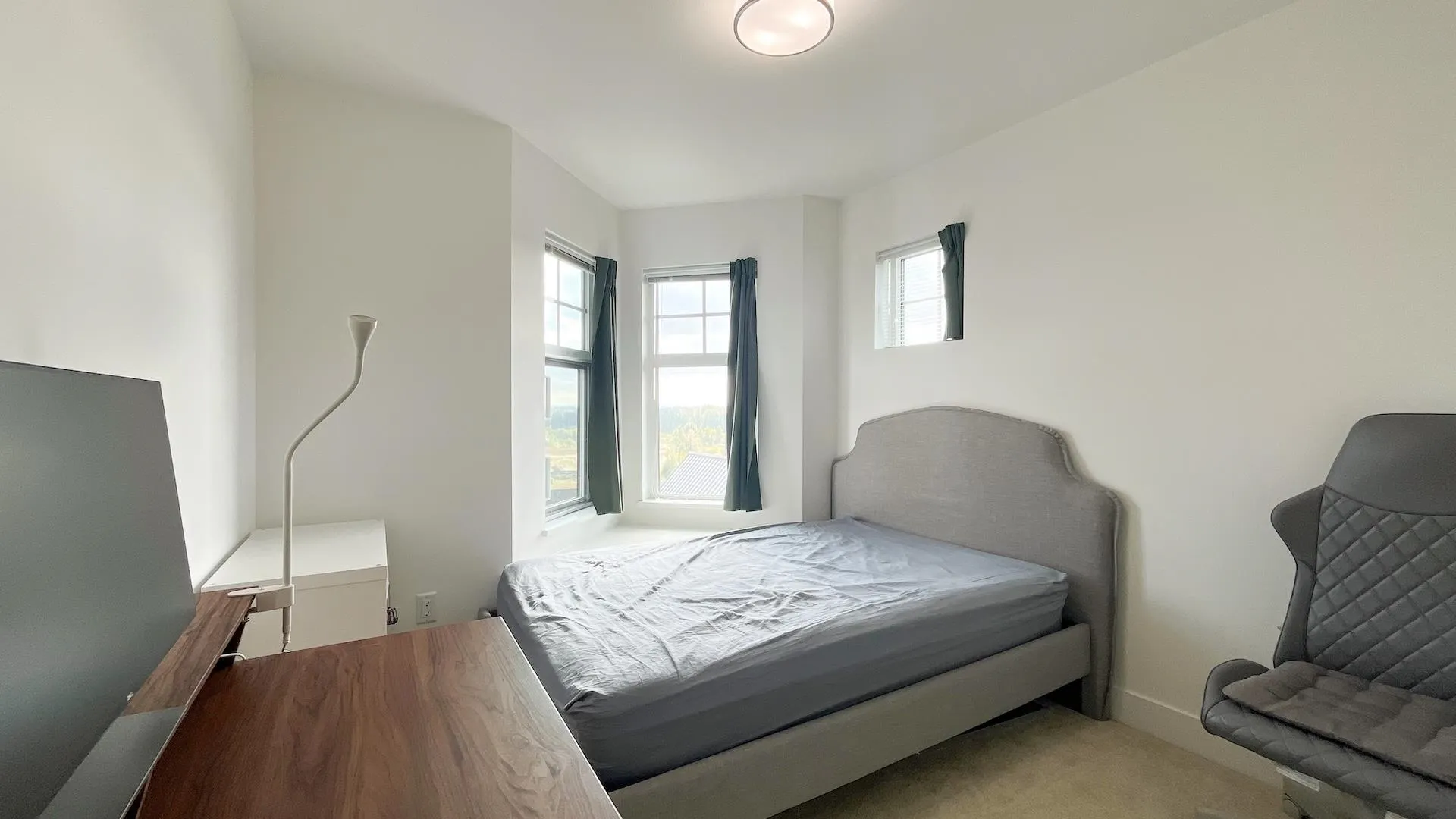 33 3552 Victoria Drive