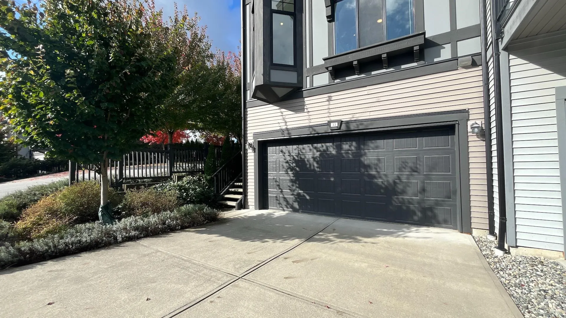 33 3552 Victoria Drive