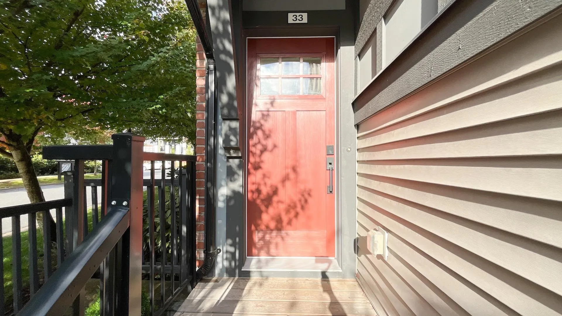 33 3552 Victoria Drive