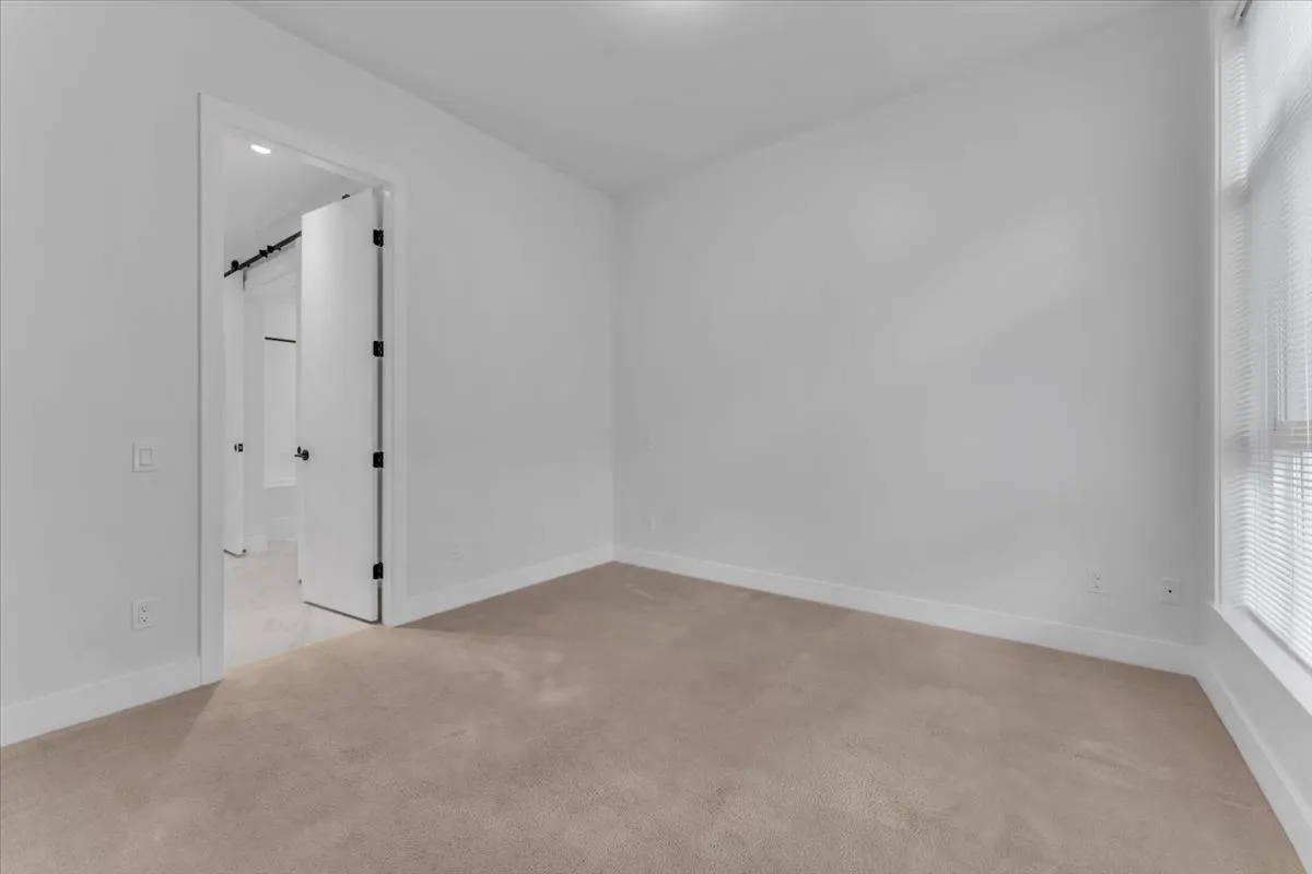 112 13929 105 Boulevard