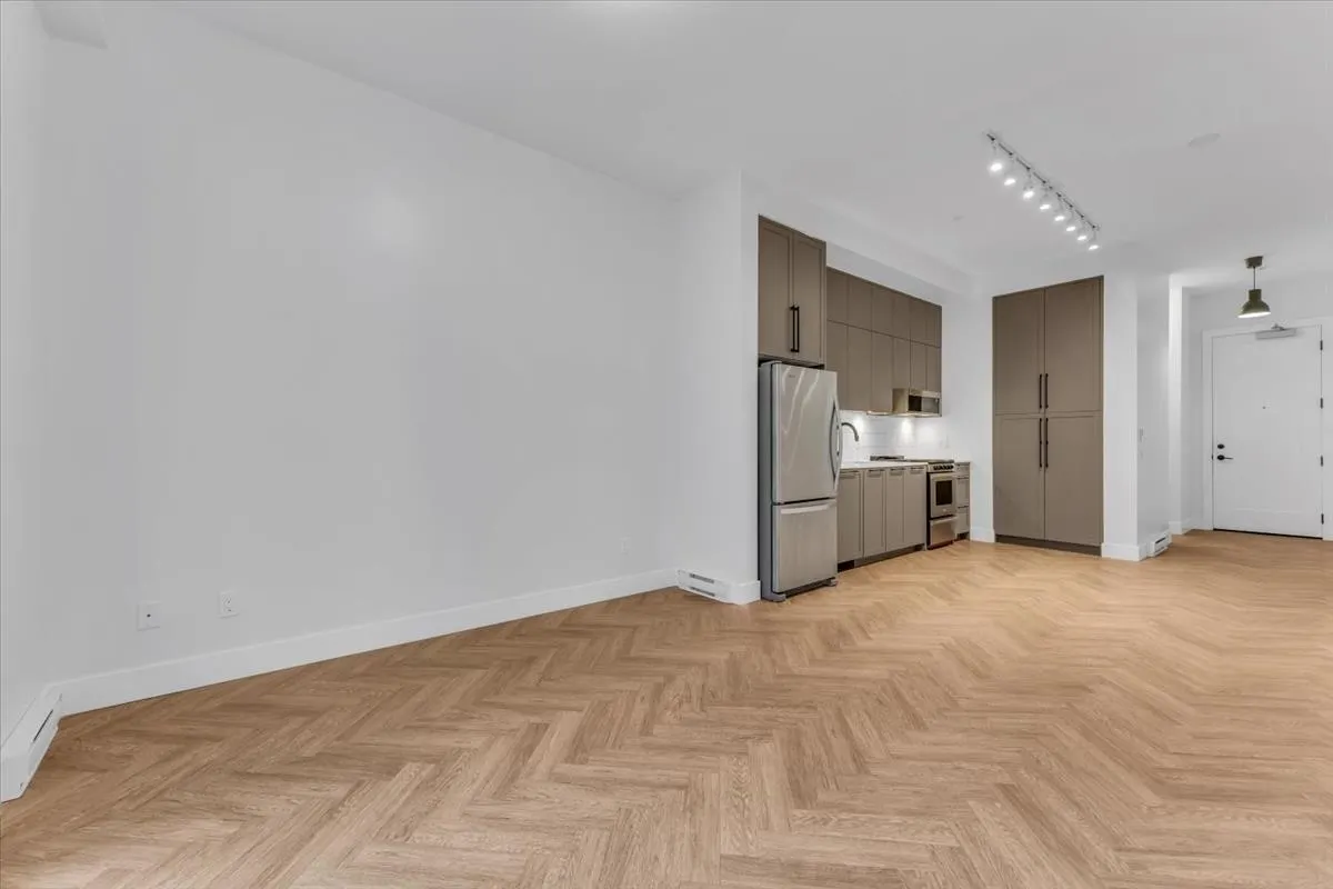 112 13929 105 Boulevard