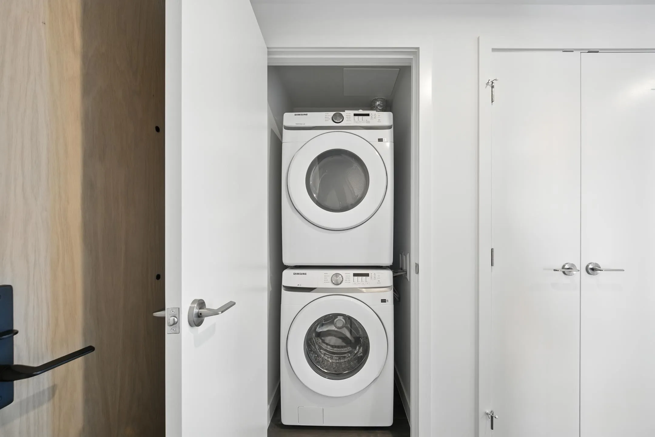 3104 5987 Wilson Avenue