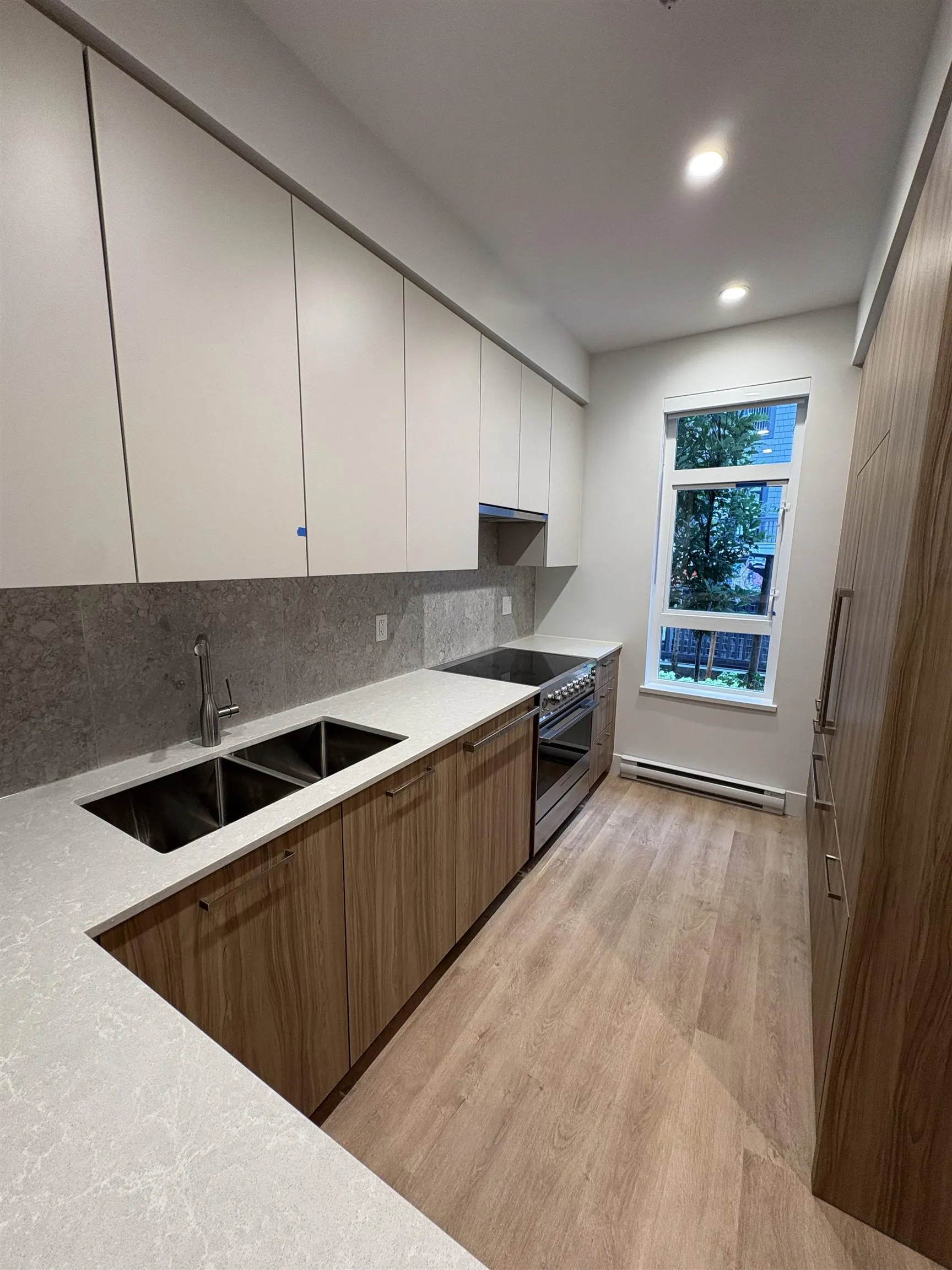 105 2304 Emery Court