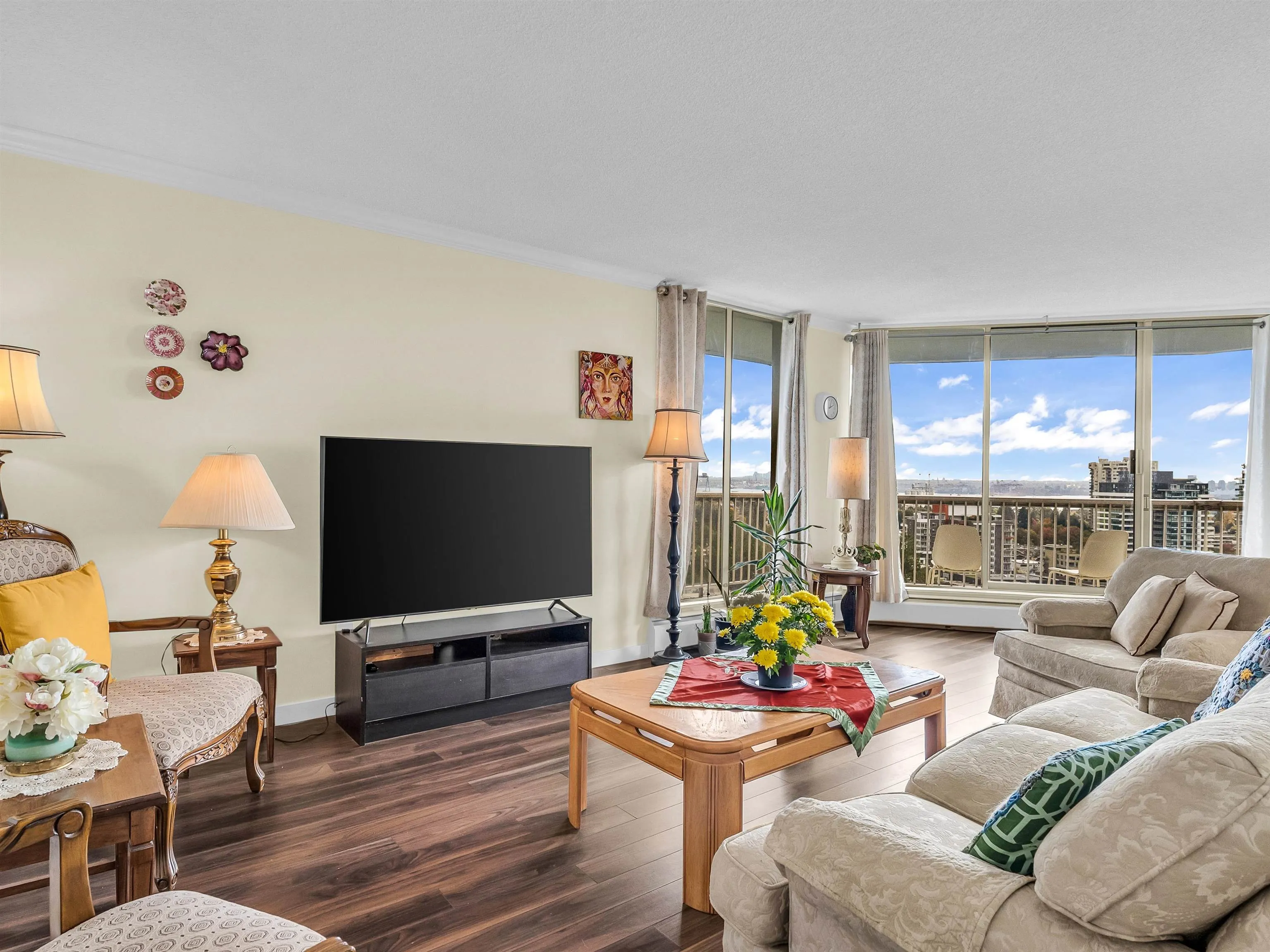 1609 2024 Fullerton Avenue