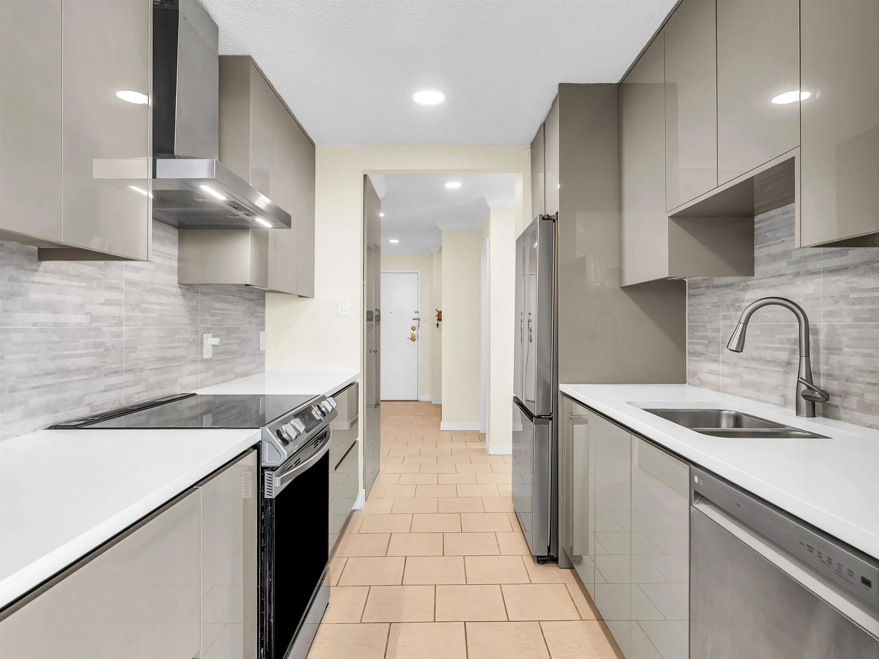 1609 2024 Fullerton Avenue