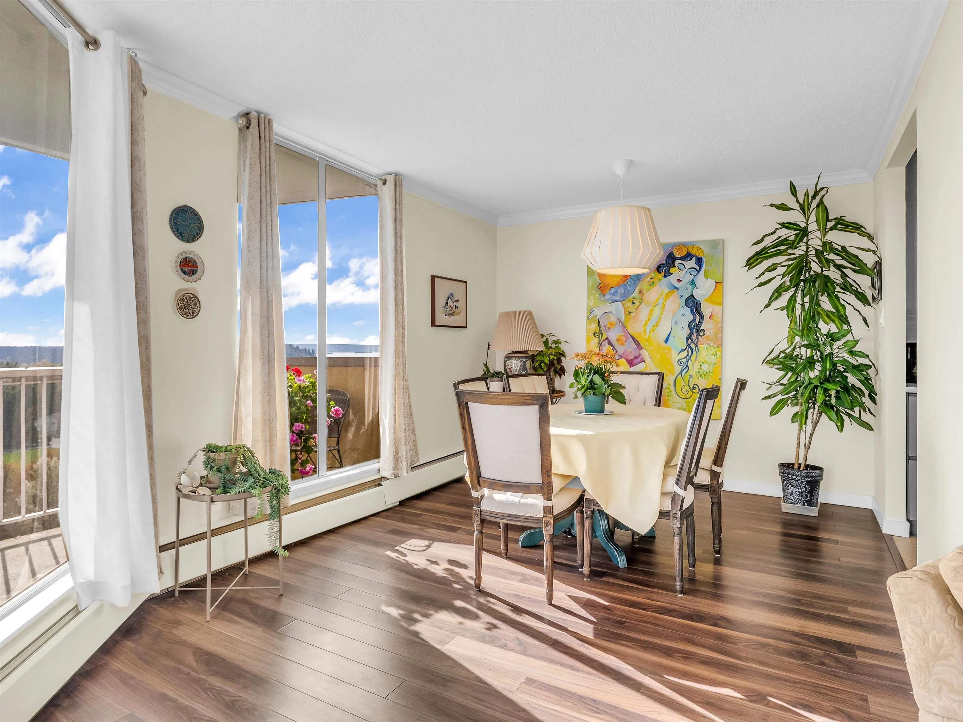 1609 2024 Fullerton Avenue