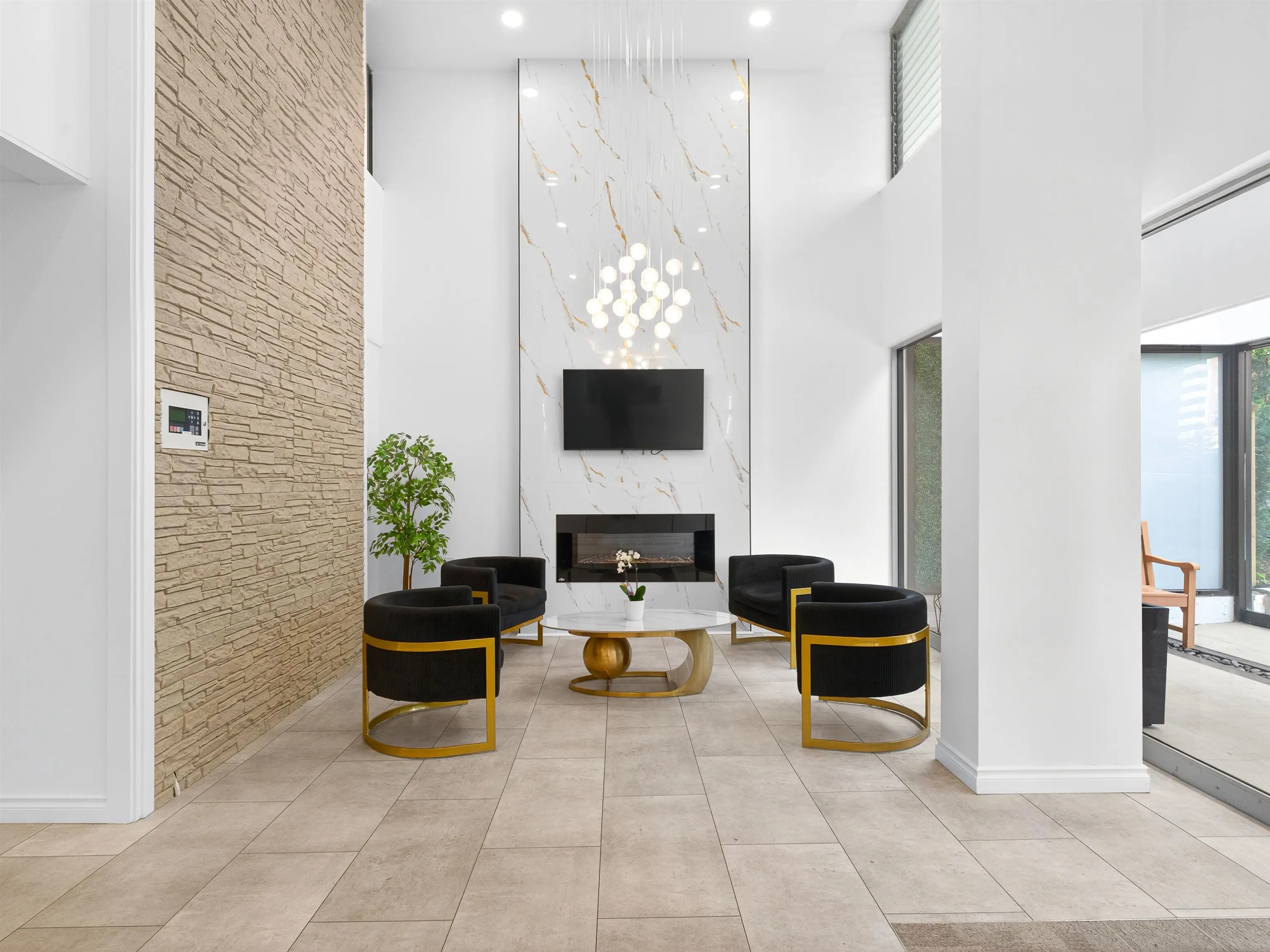 1609 2024 Fullerton Avenue