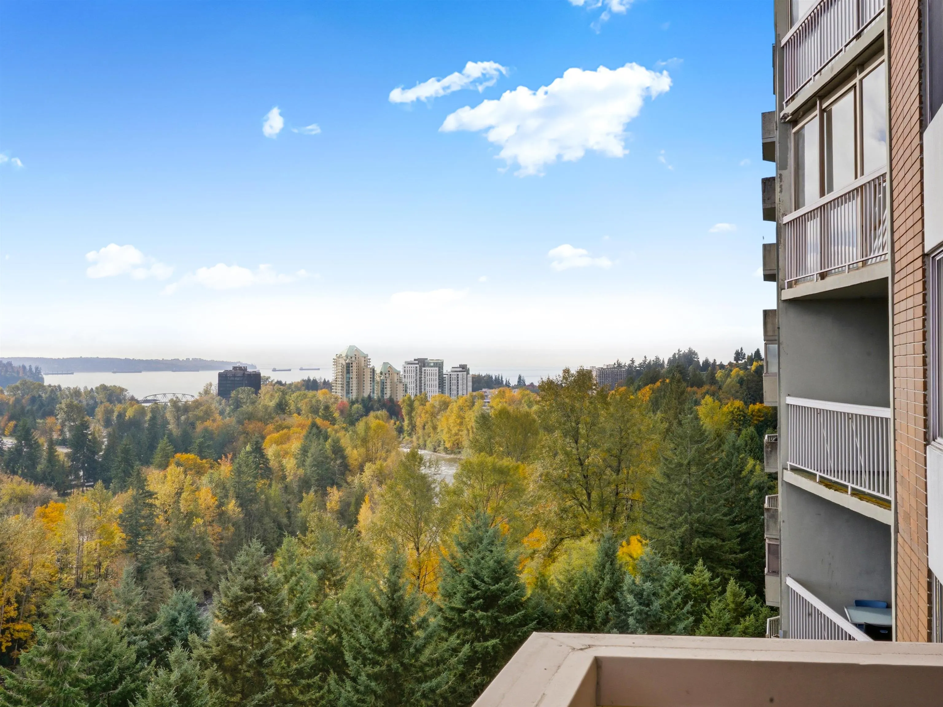 1609 2024 Fullerton Avenue