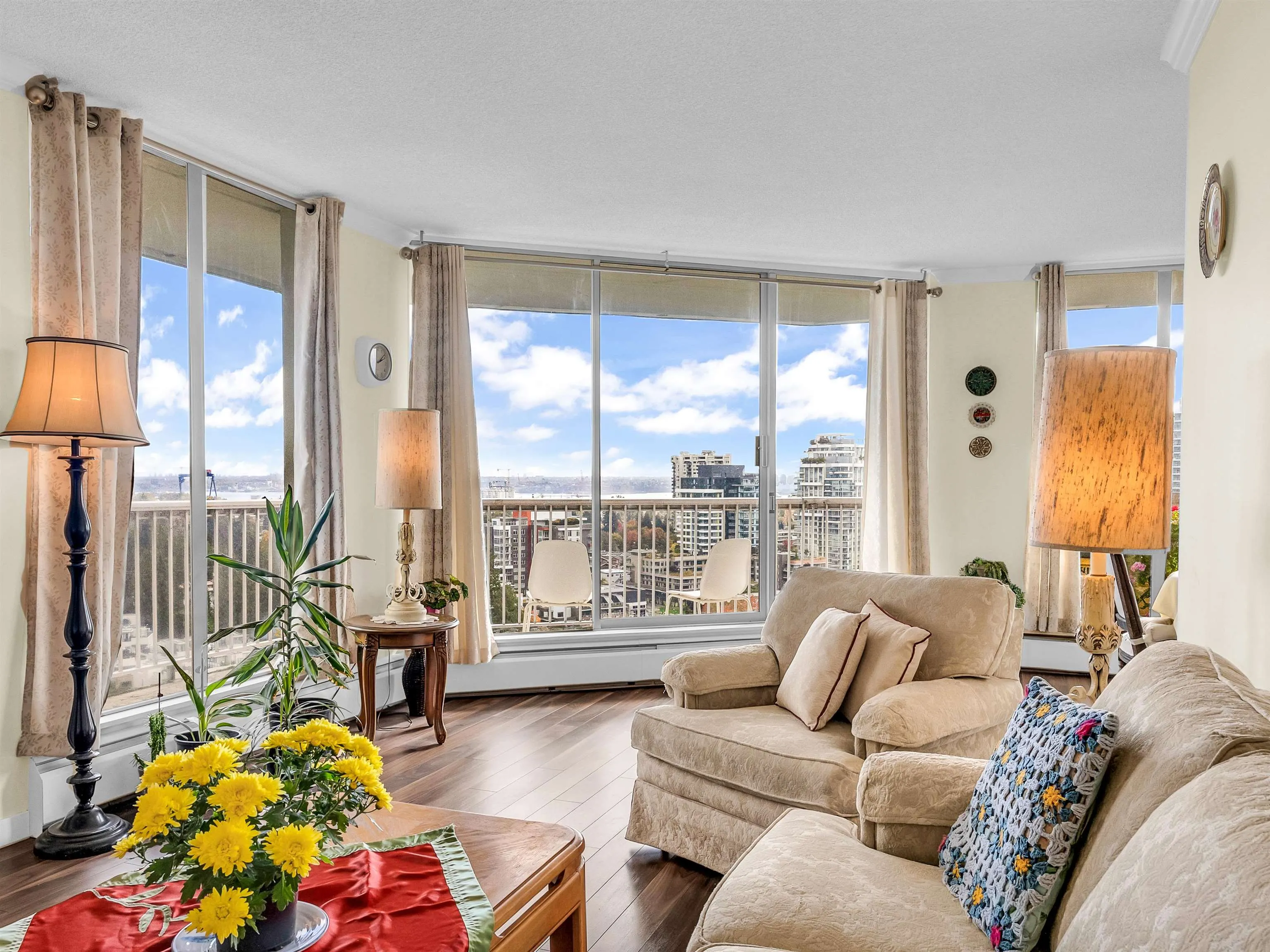 1609 2024 Fullerton Avenue