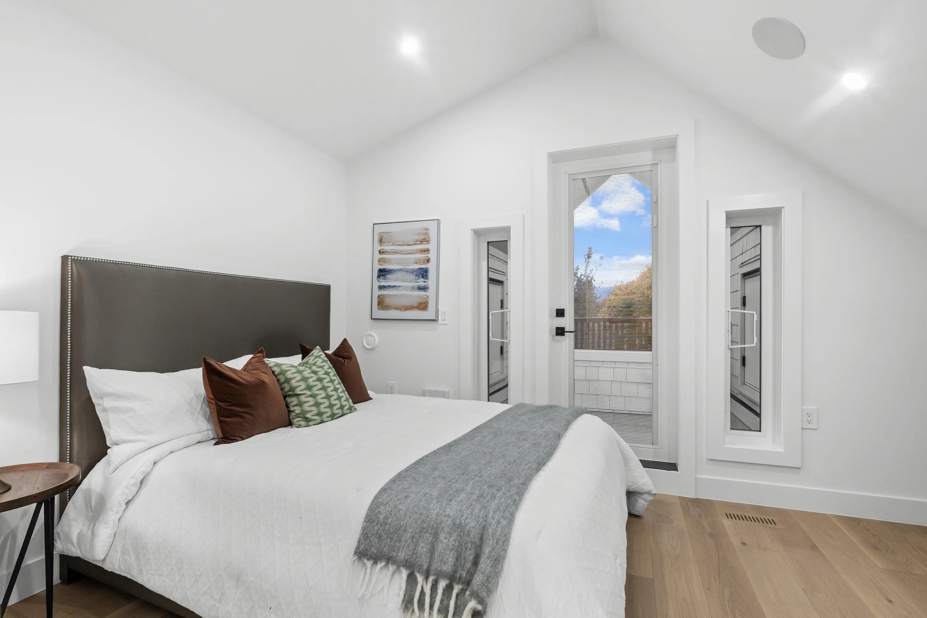 1 1166 E 11th Avenue