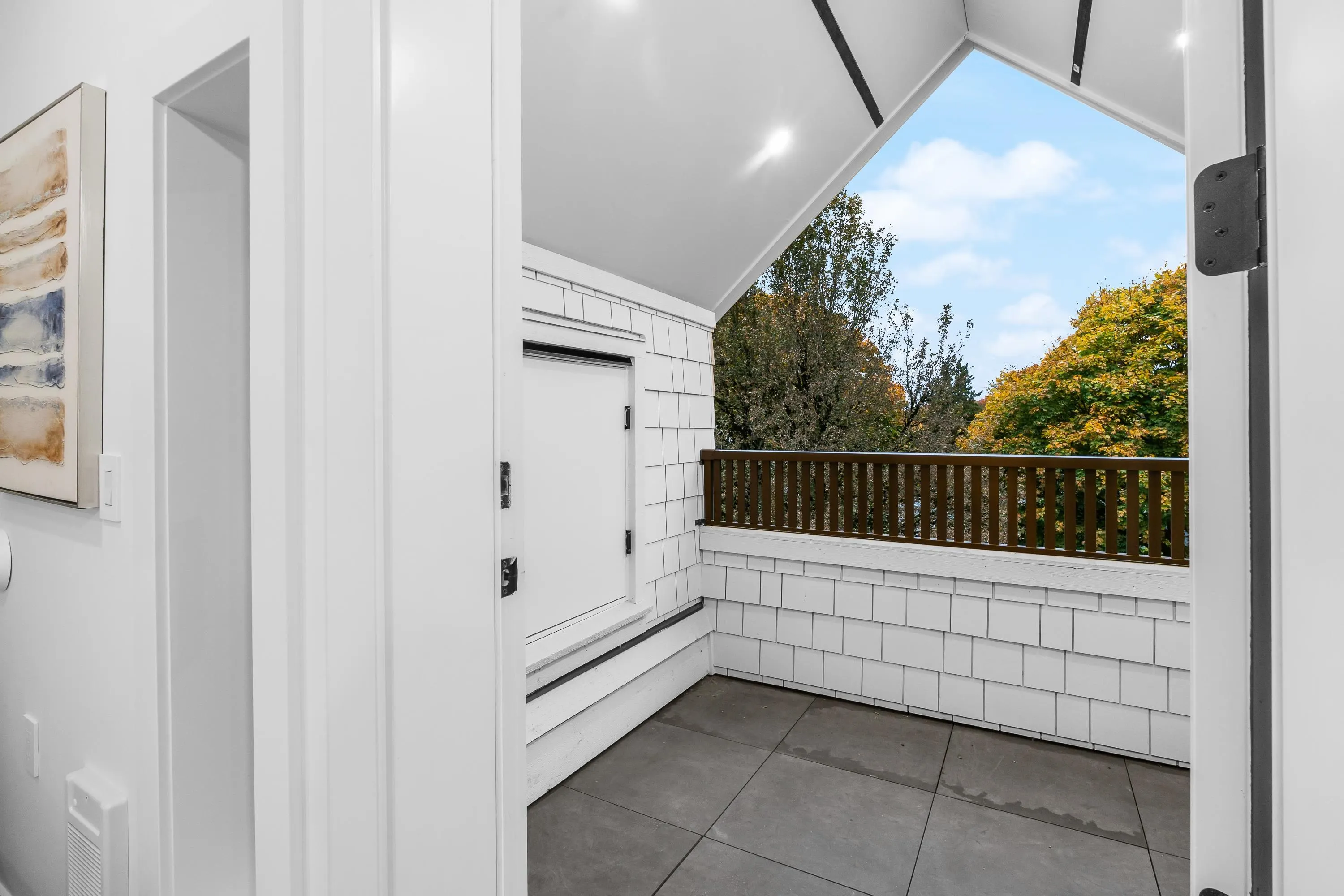 1 1166 E 11th Avenue