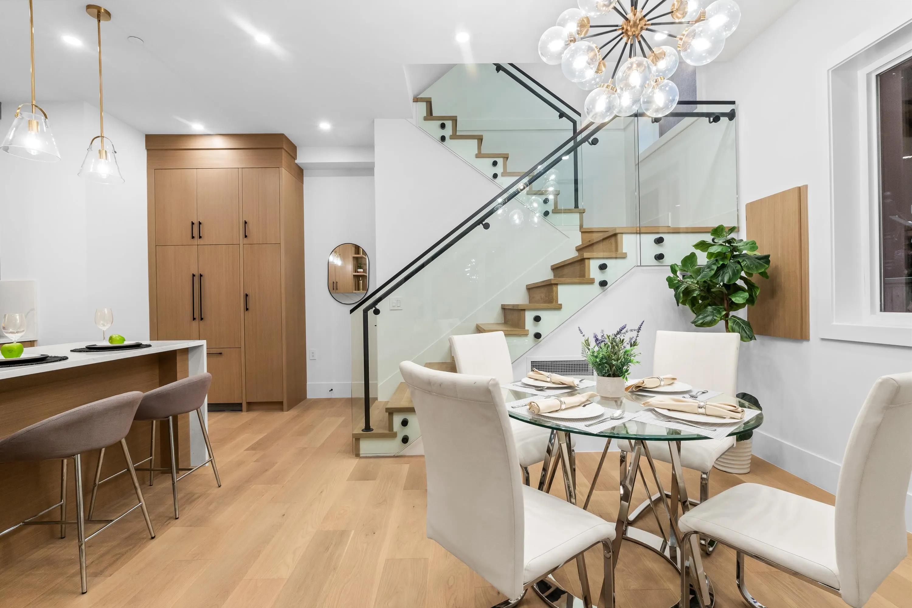 1 1166 E 11th Avenue