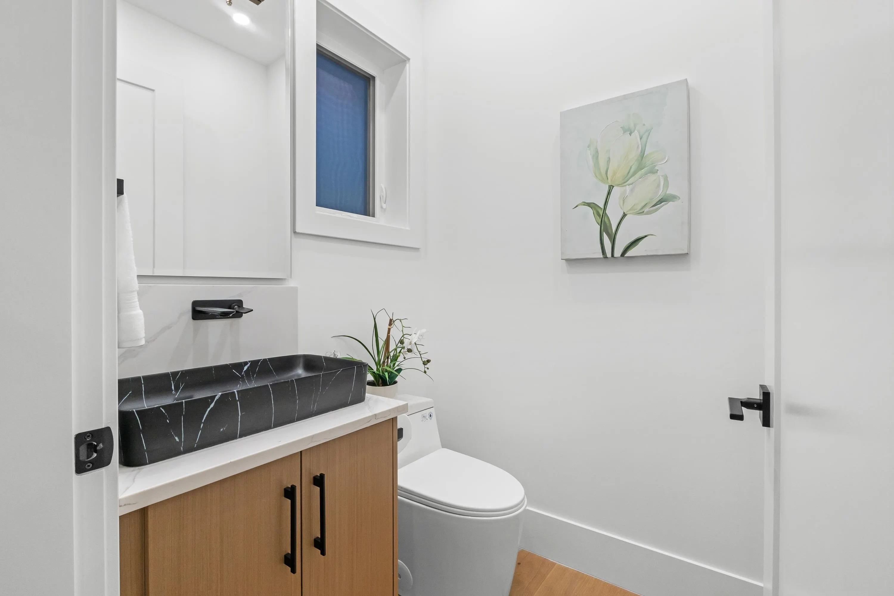 1 1166 E 11th Avenue