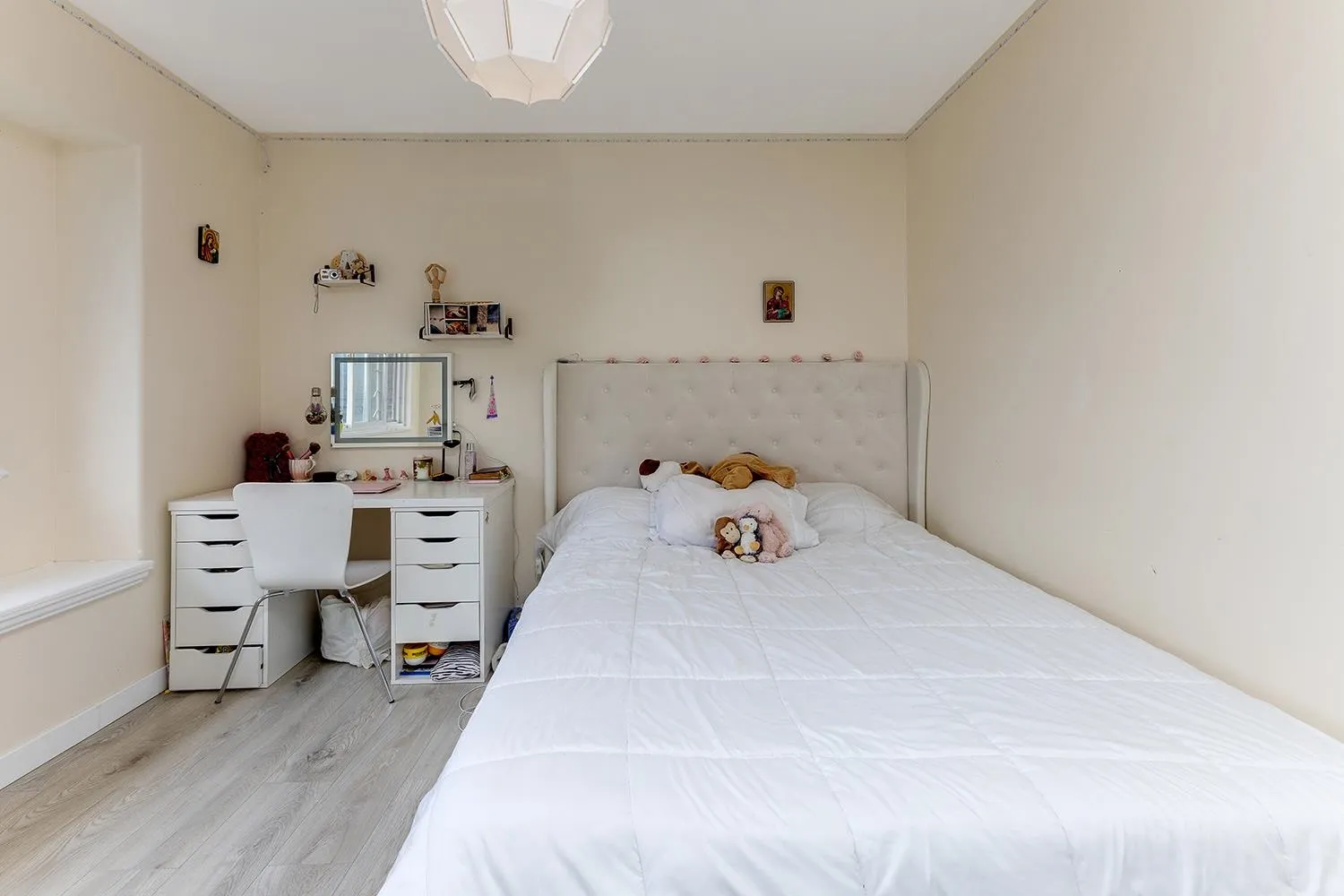 1077 Riverside Drive