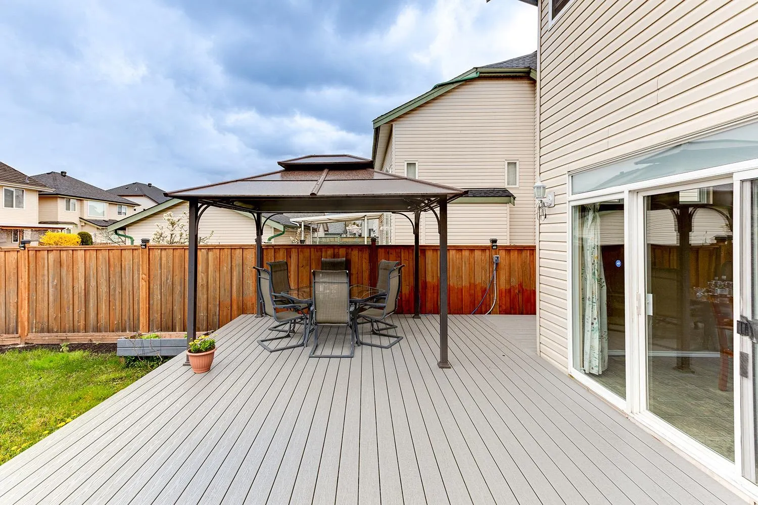 1077 Riverside Drive