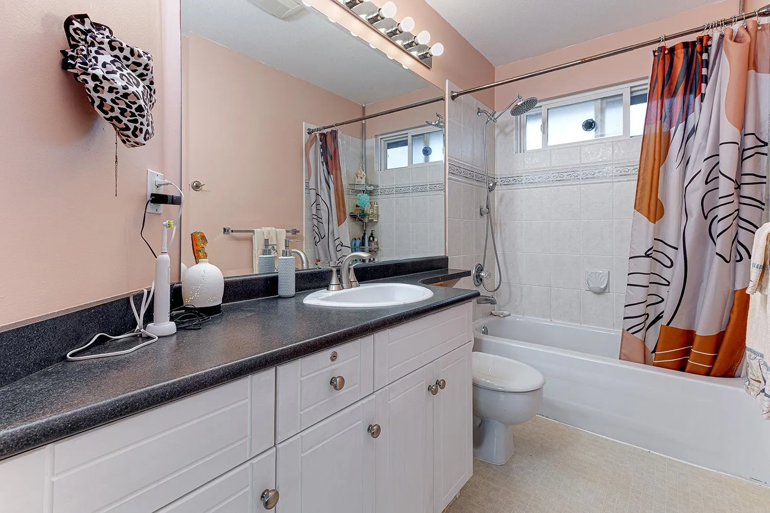 1077 Riverside Drive