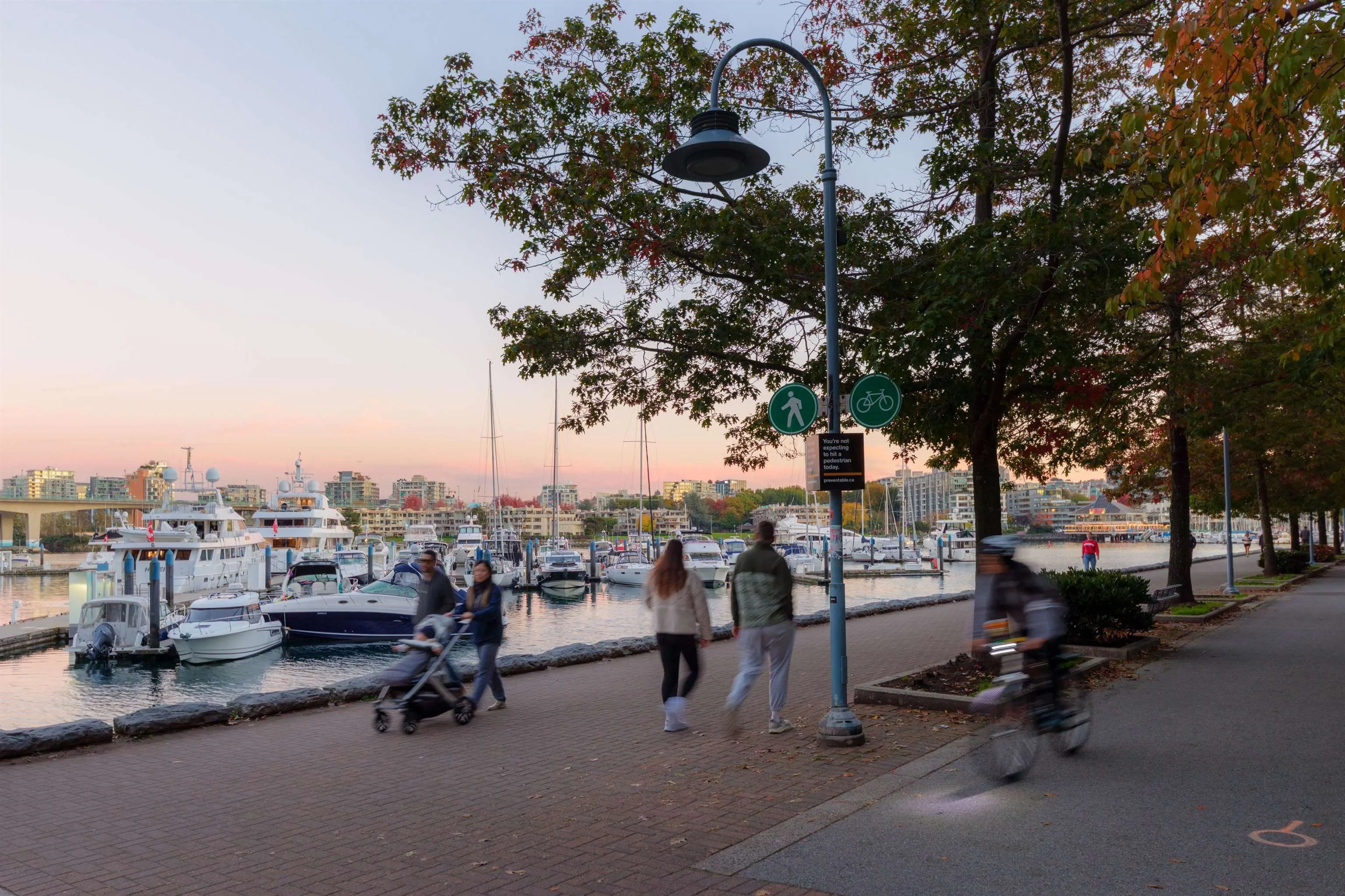 2305 1199 Marinaside Crescent