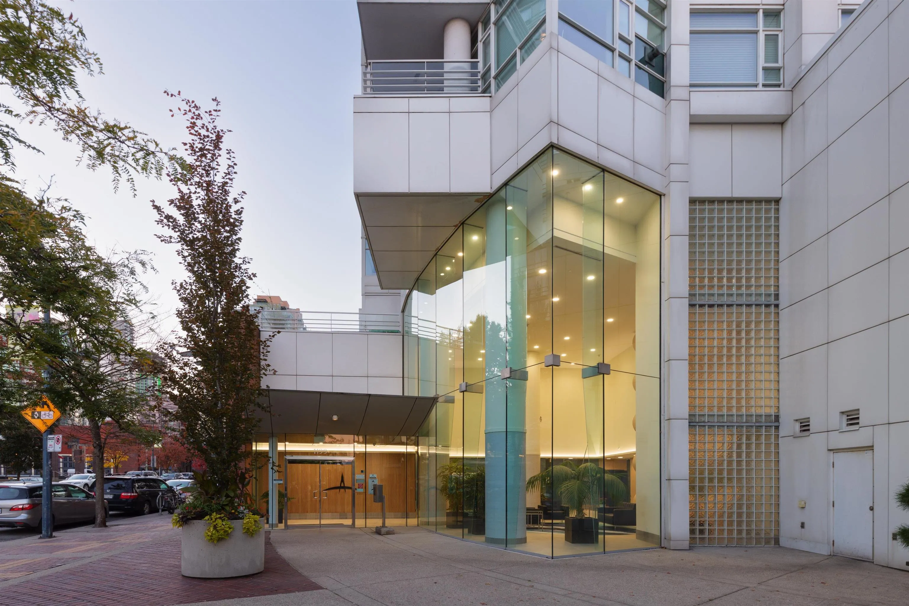 2305 1199 Marinaside Crescent