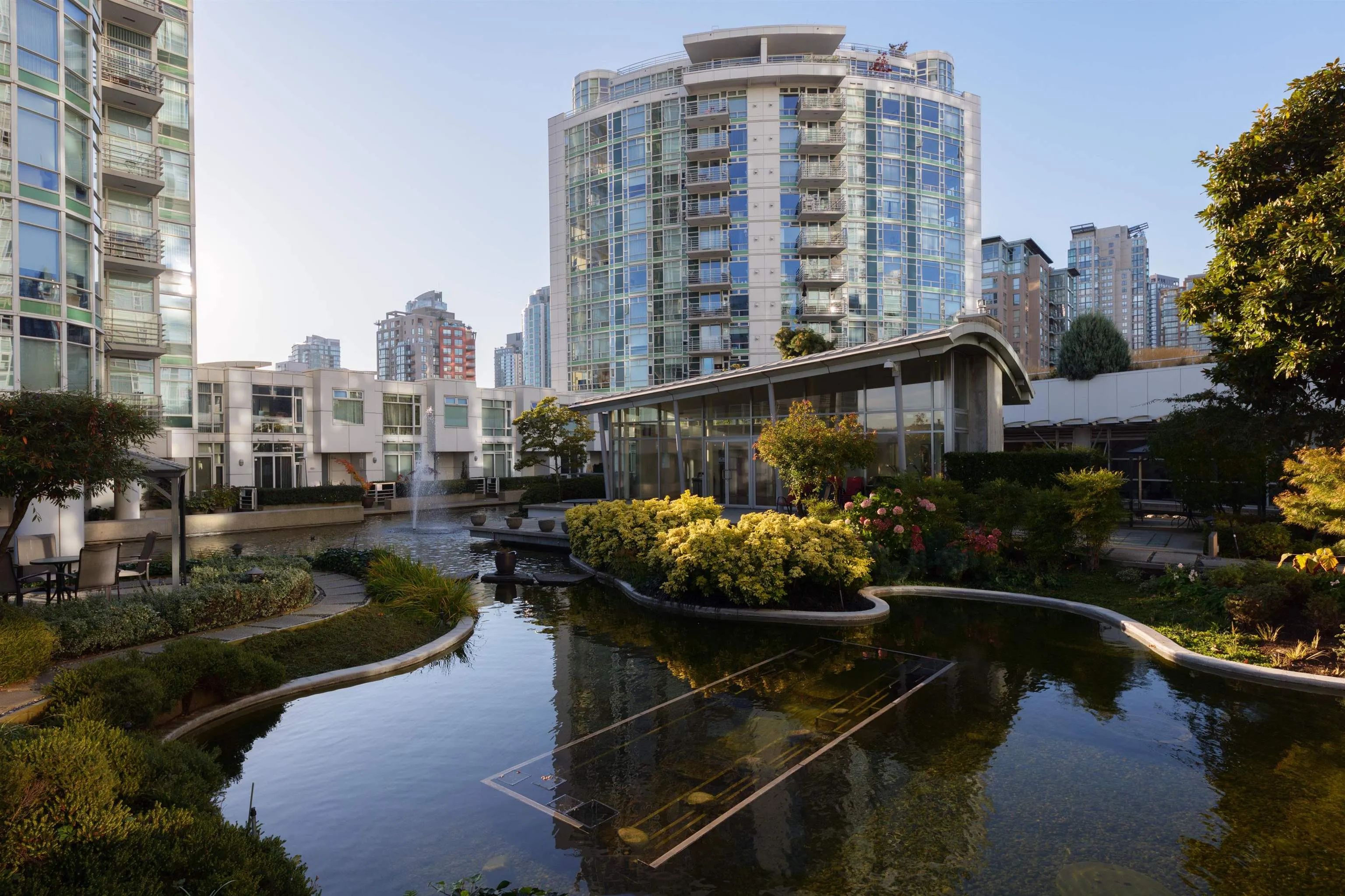 2305 1199 Marinaside Crescent