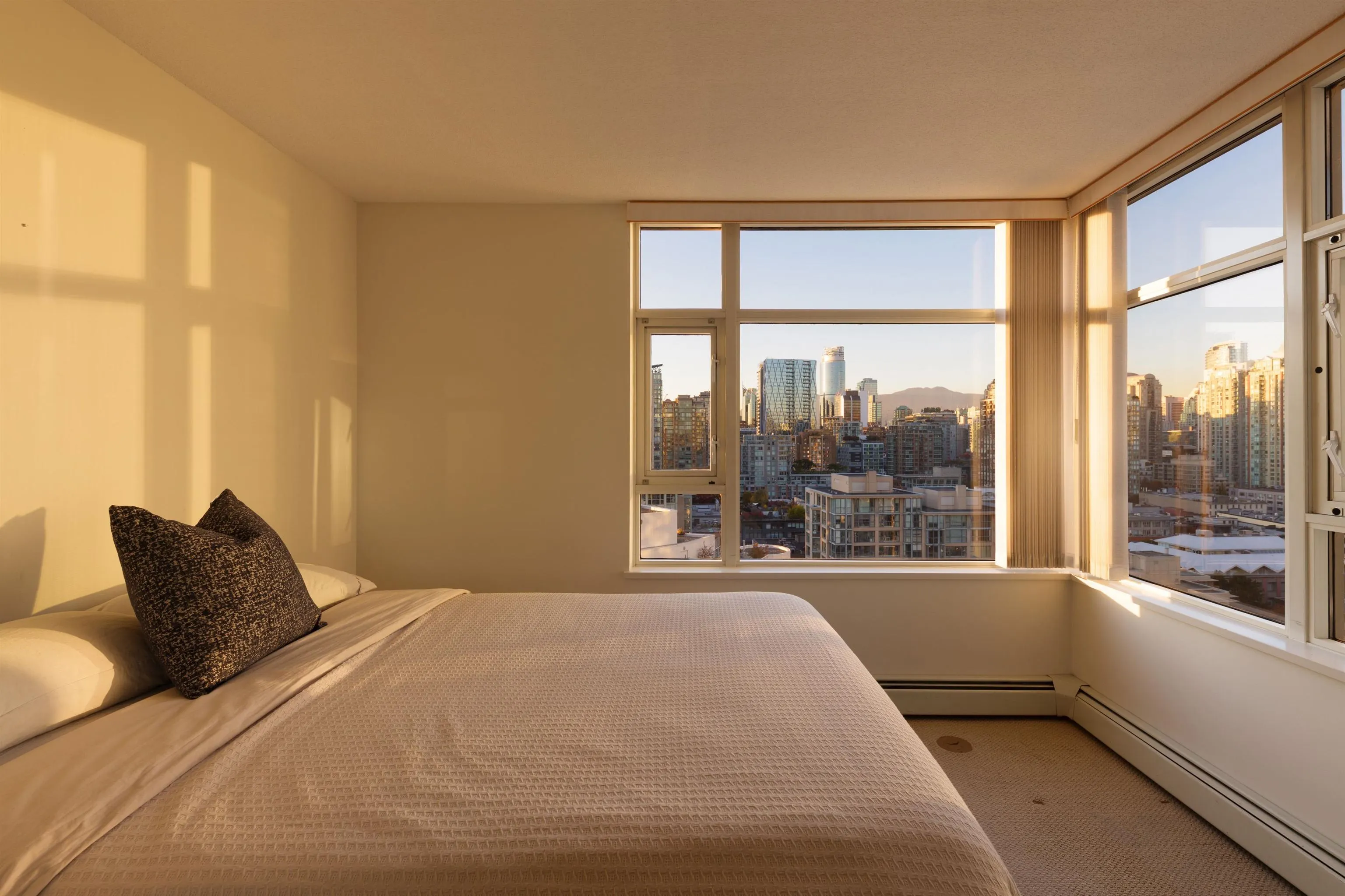 2305 1199 Marinaside Crescent