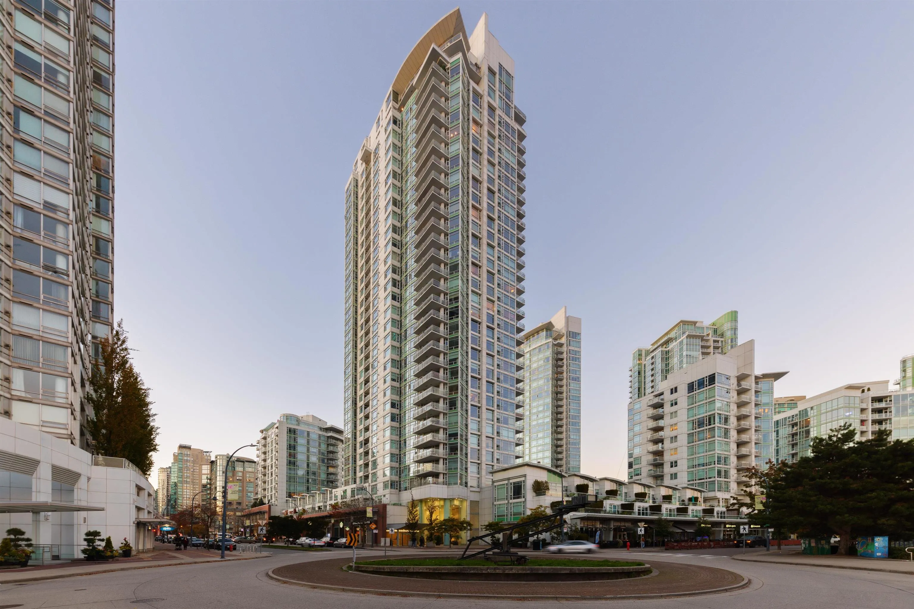 2305 1199 Marinaside Crescent