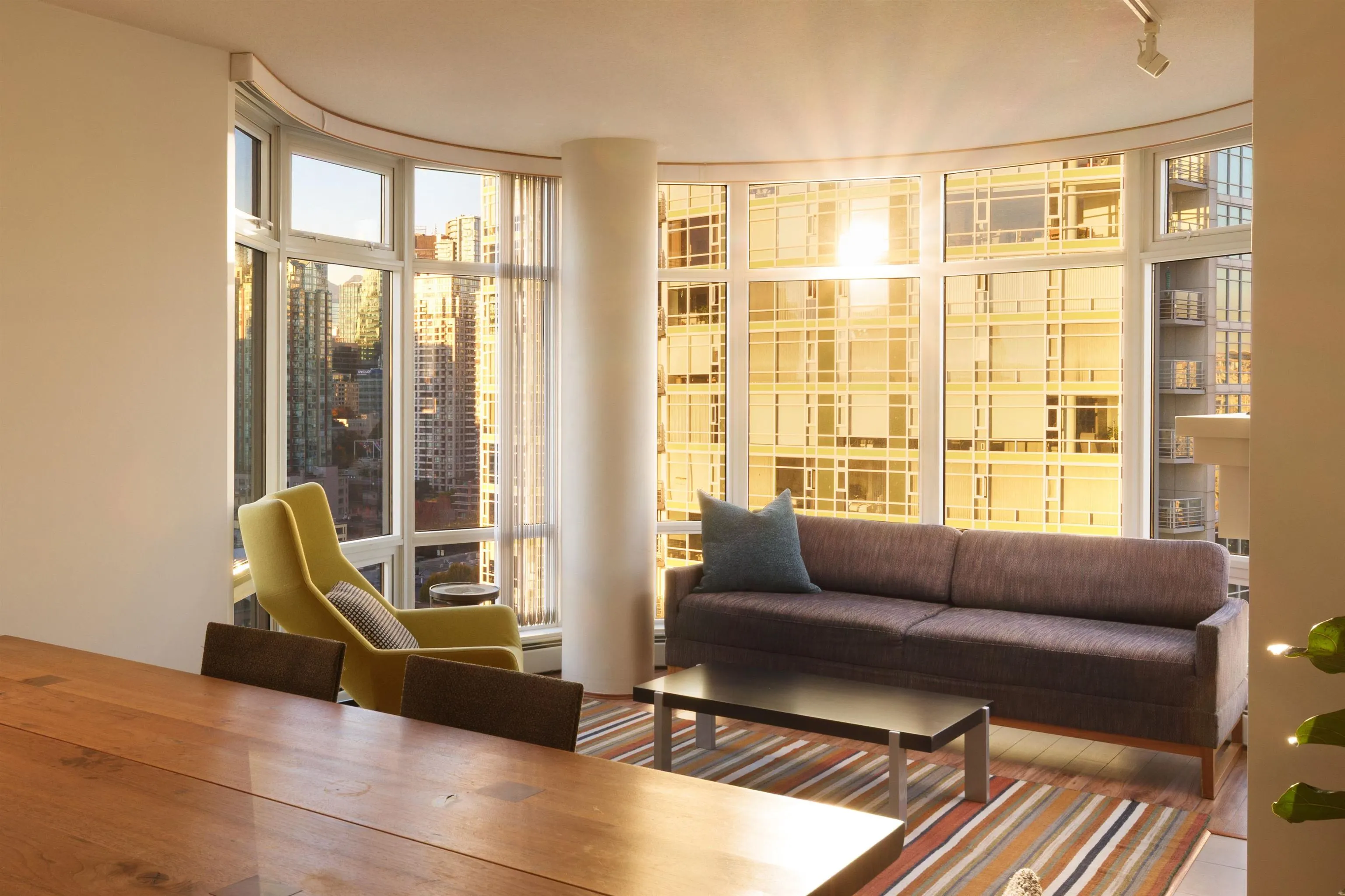 2305 1199 Marinaside Crescent