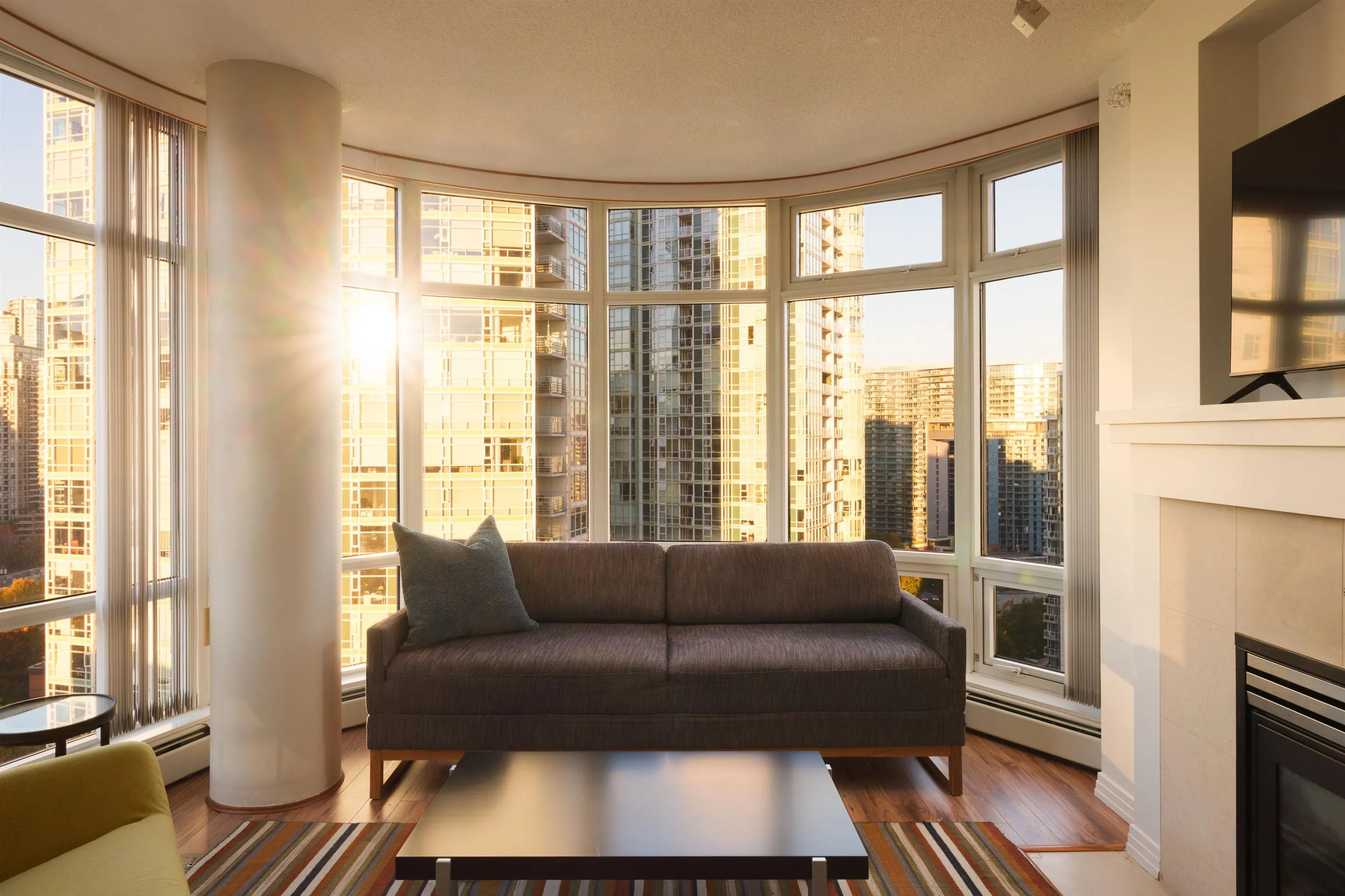 2305 1199 Marinaside Crescent