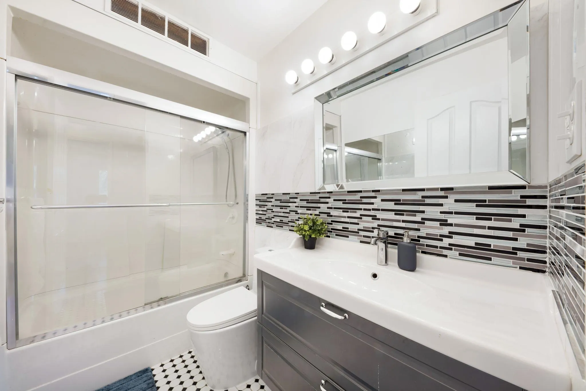 3870 Richmond Street