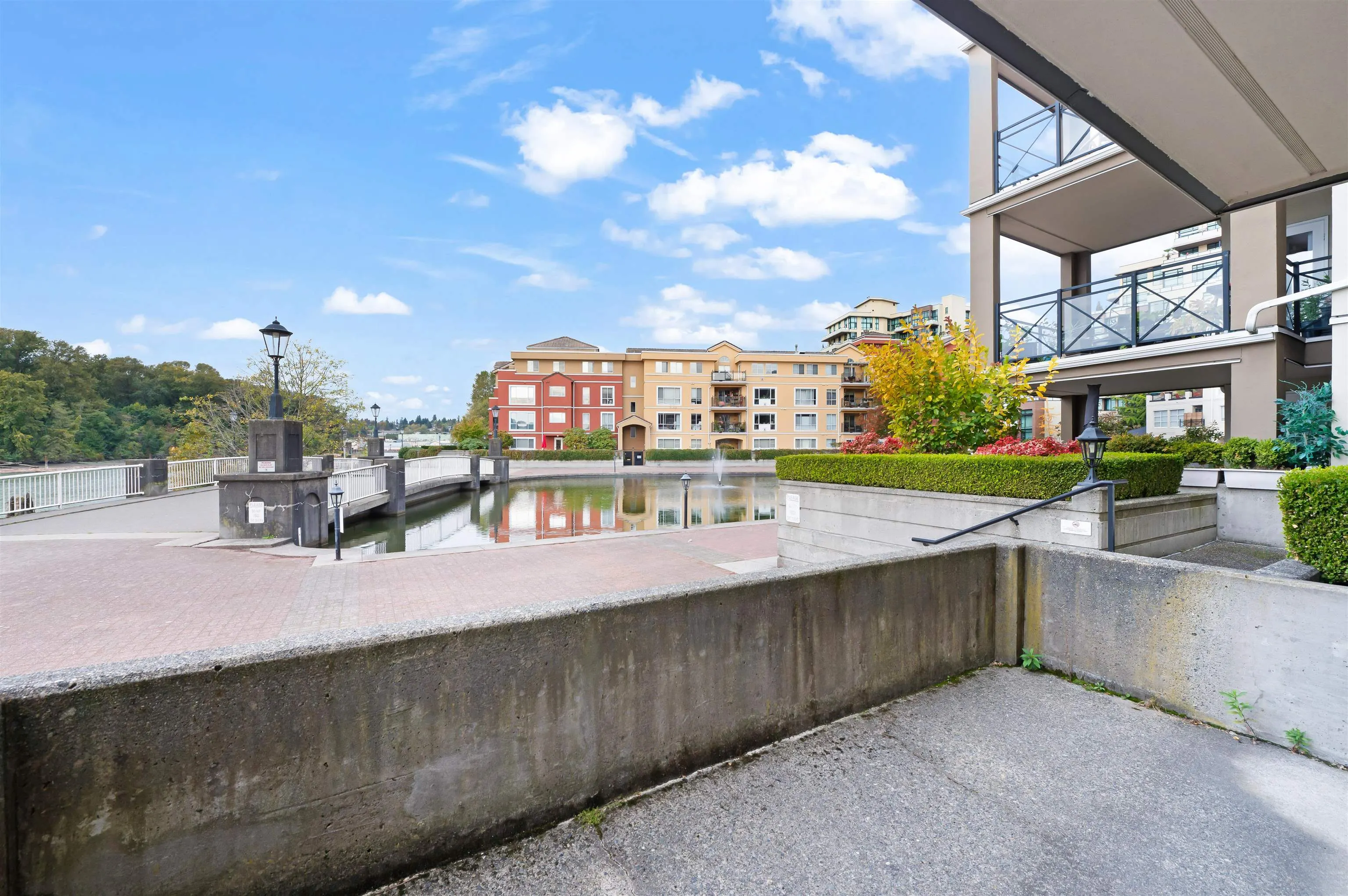 105 2 Renaissance Square