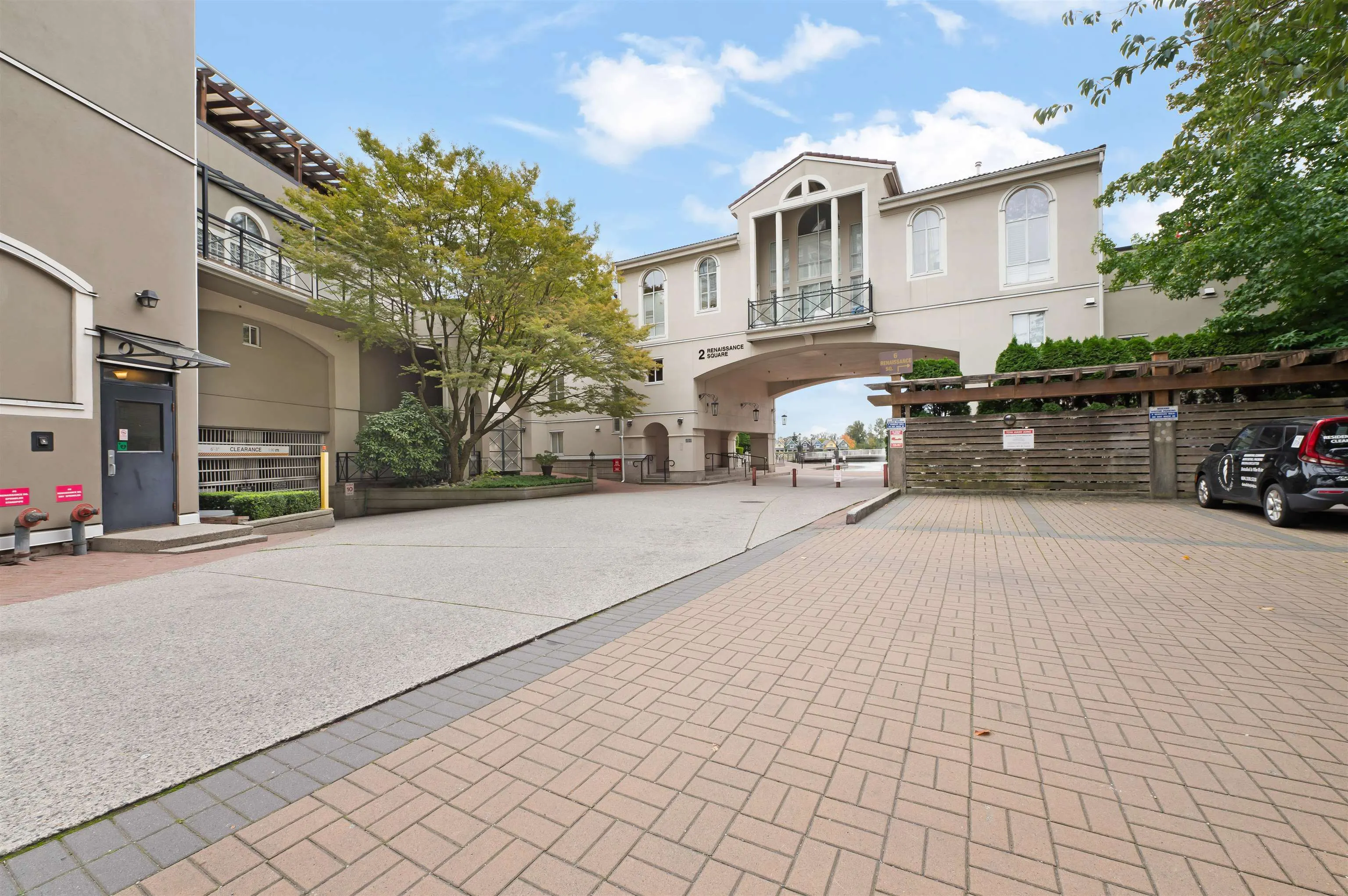 105 2 Renaissance Square