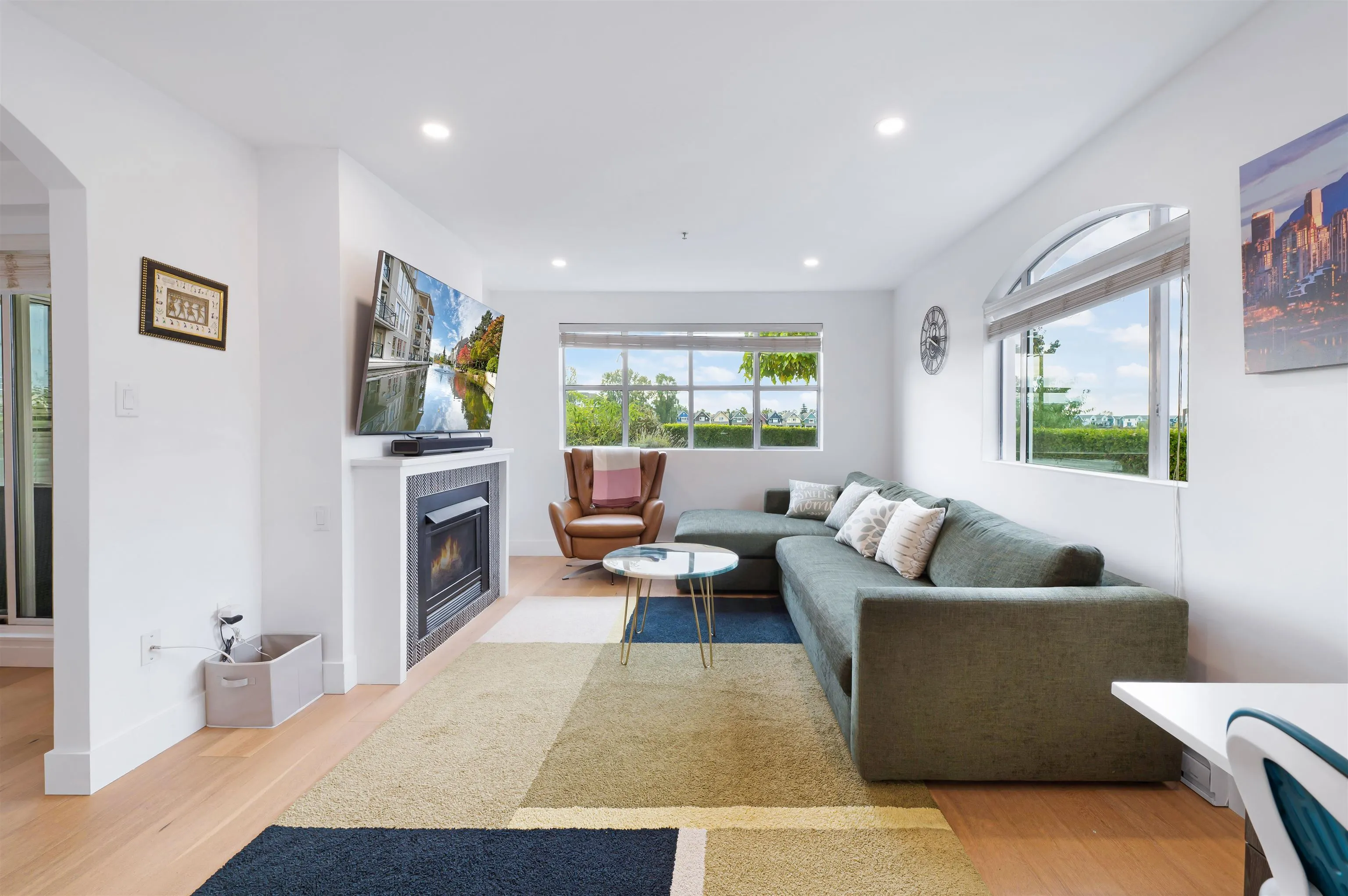 105 2 Renaissance Square