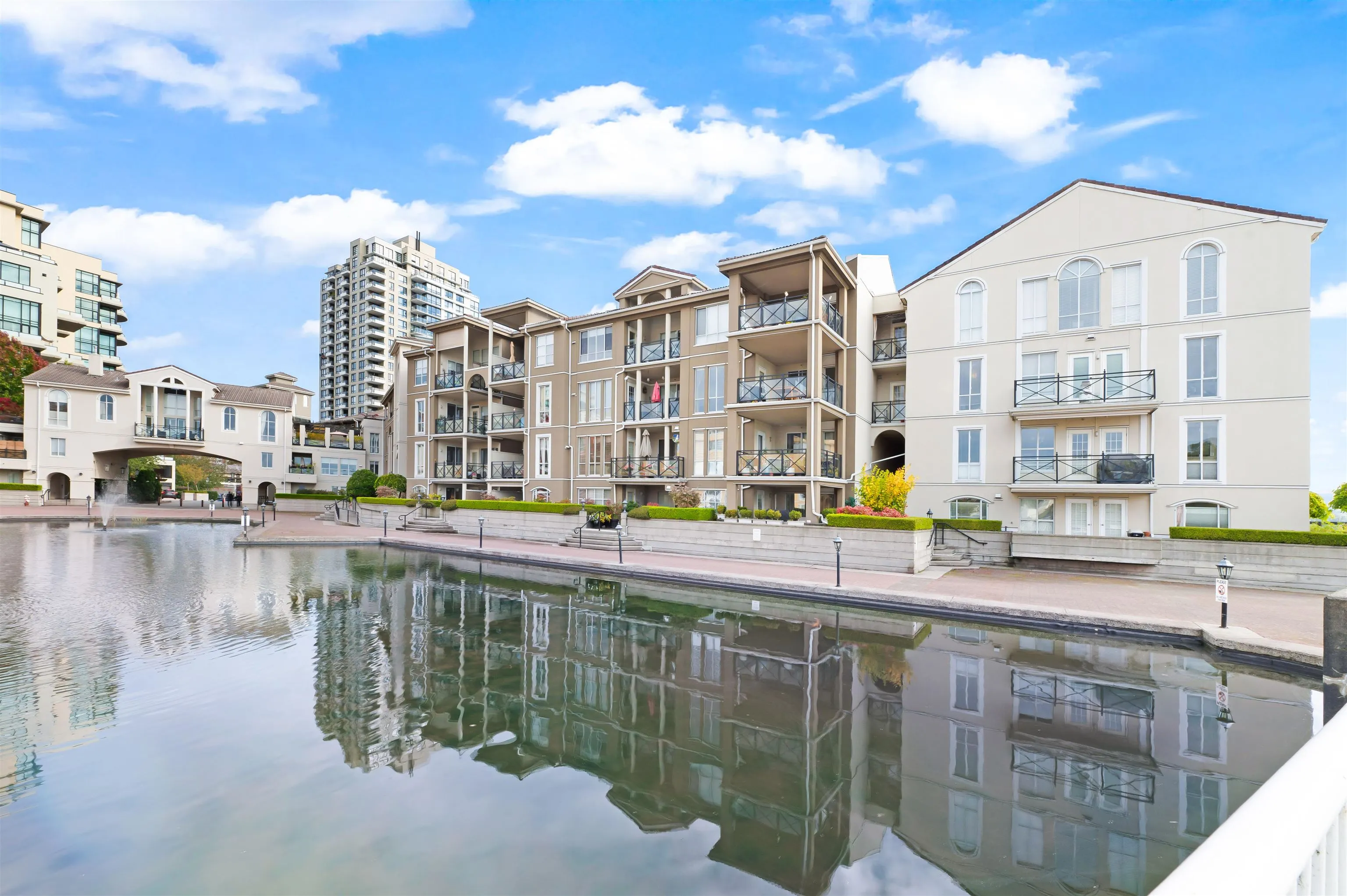 105 2 Renaissance Square