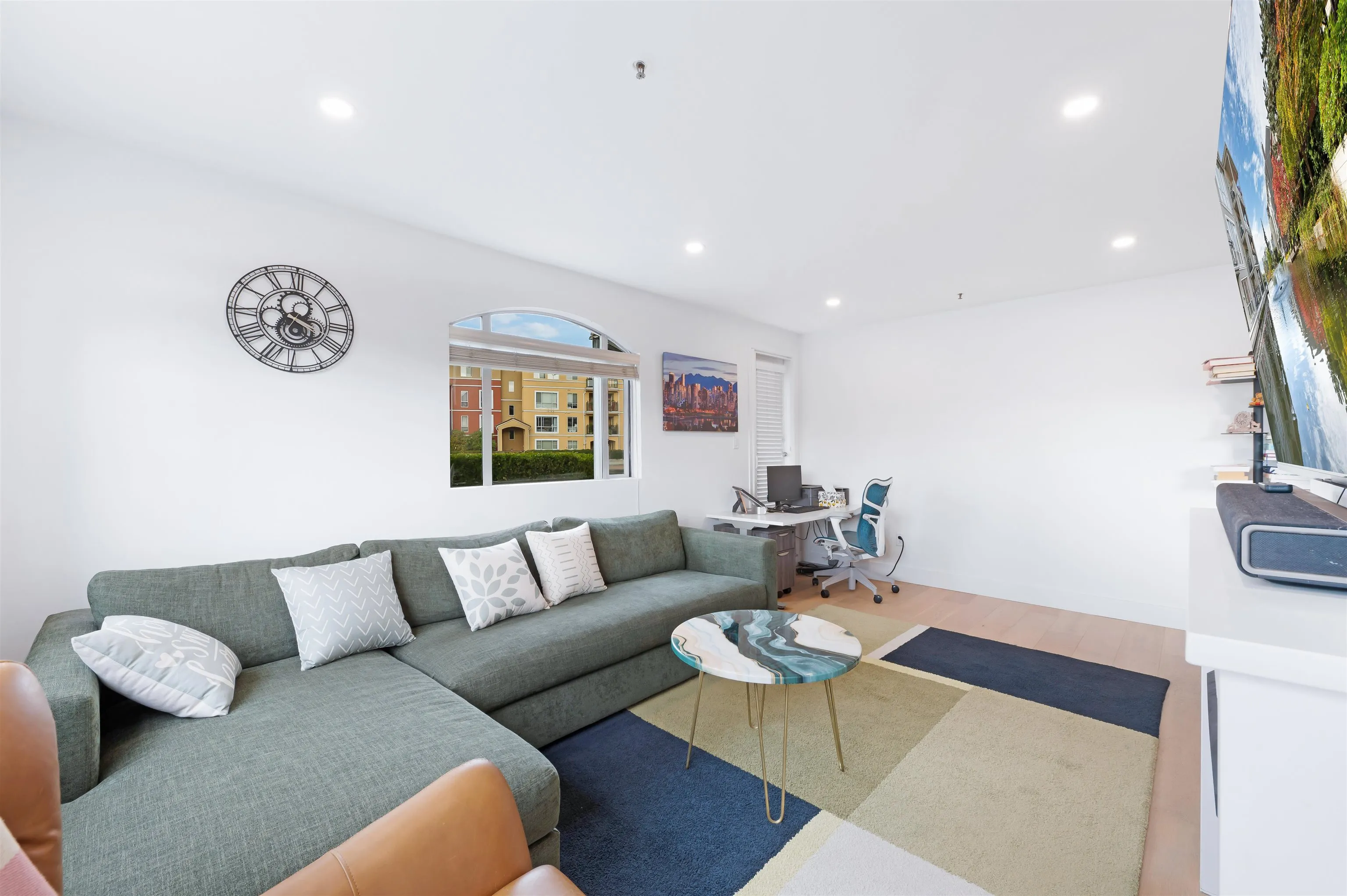 105 2 Renaissance Square