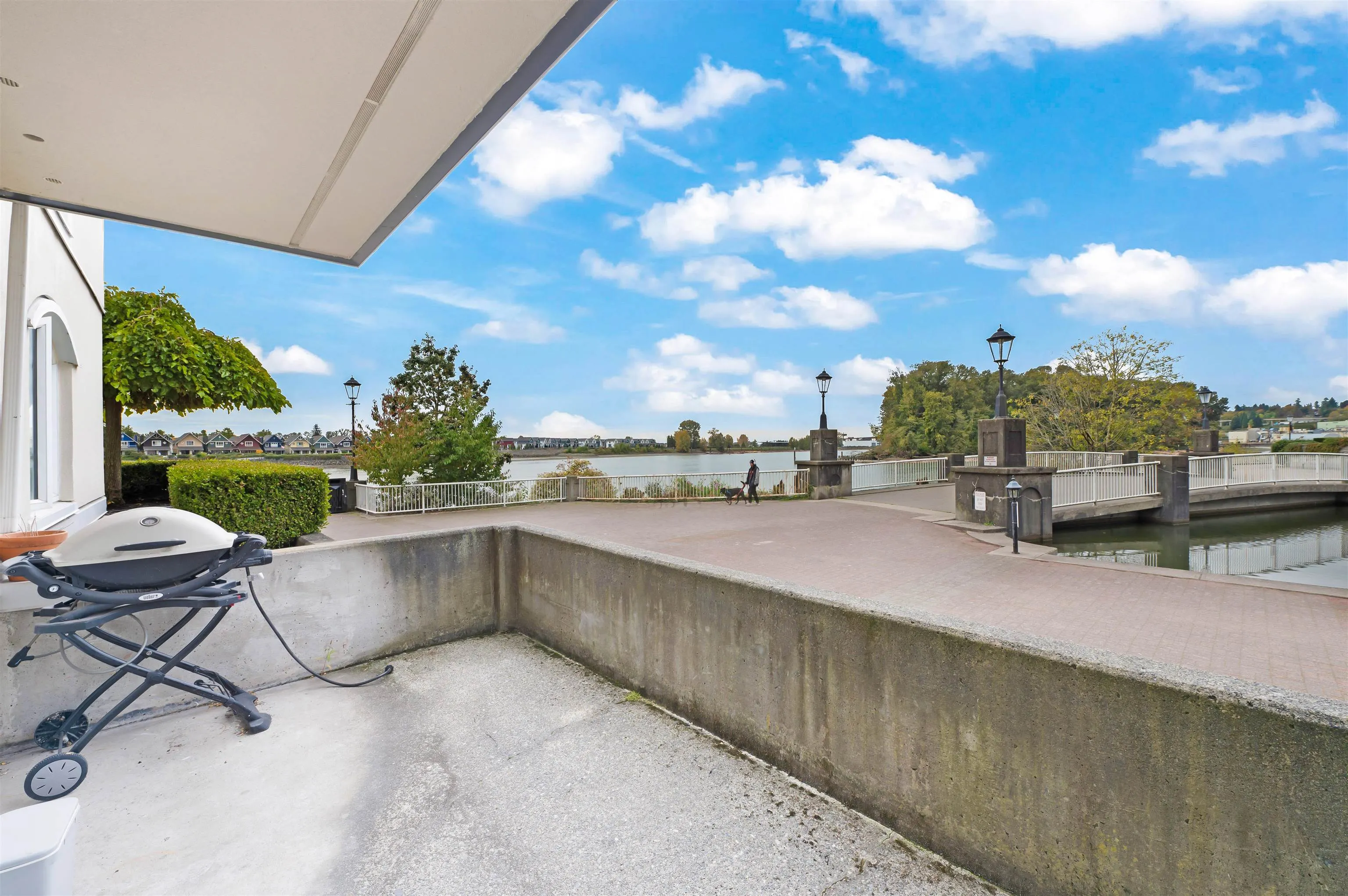 105 2 Renaissance Square