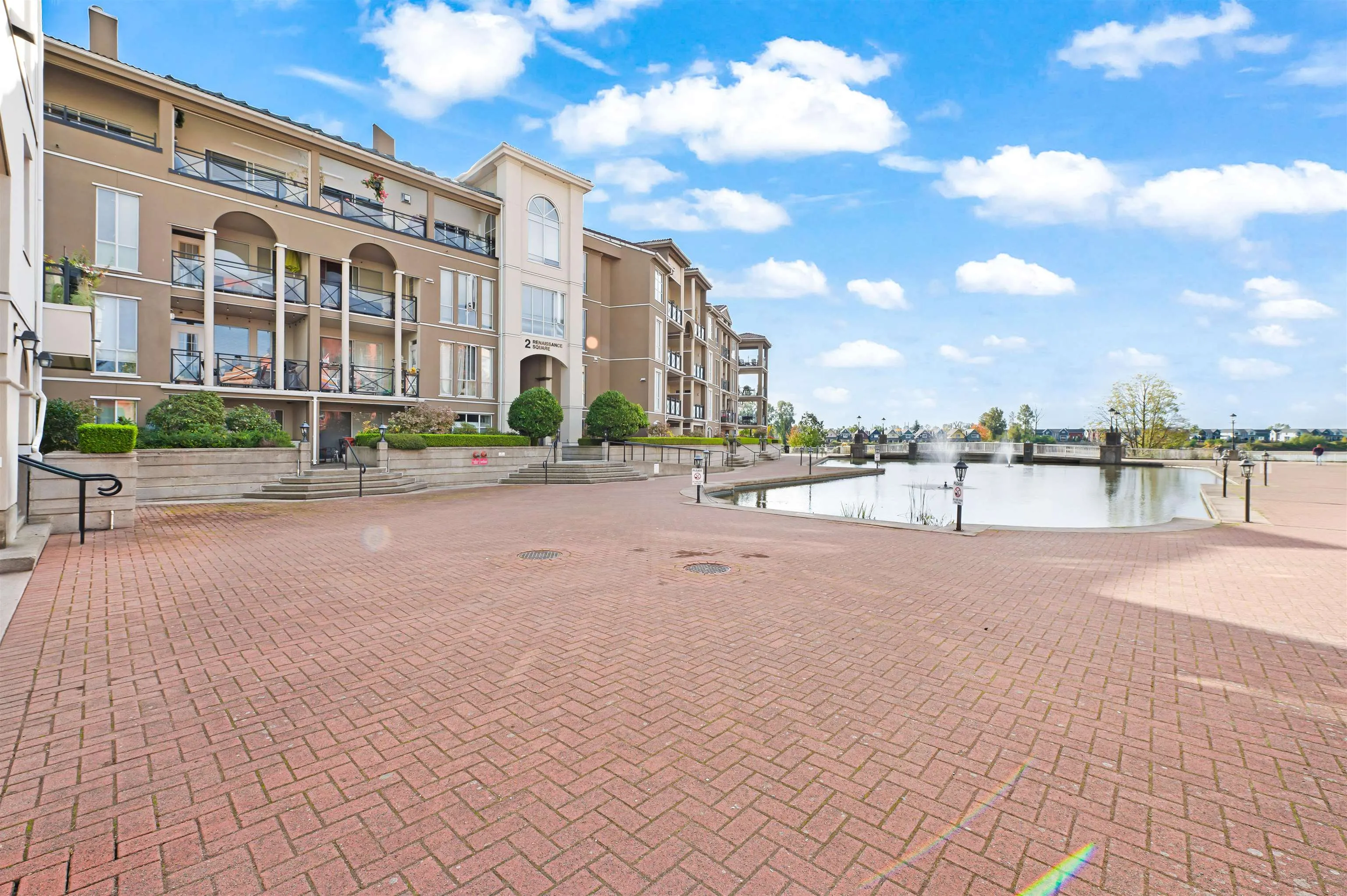 105 2 Renaissance Square