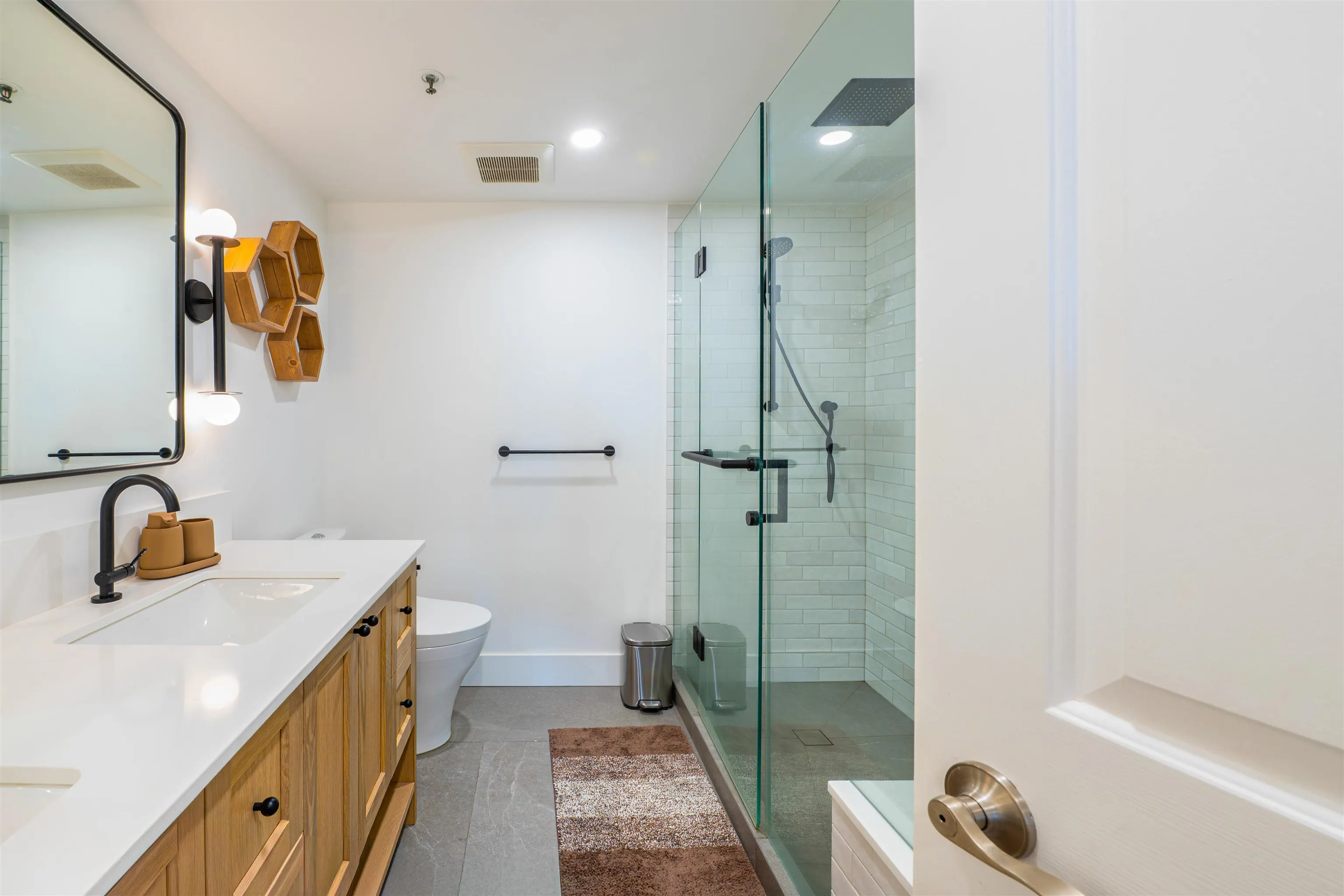 105 2 Renaissance Square