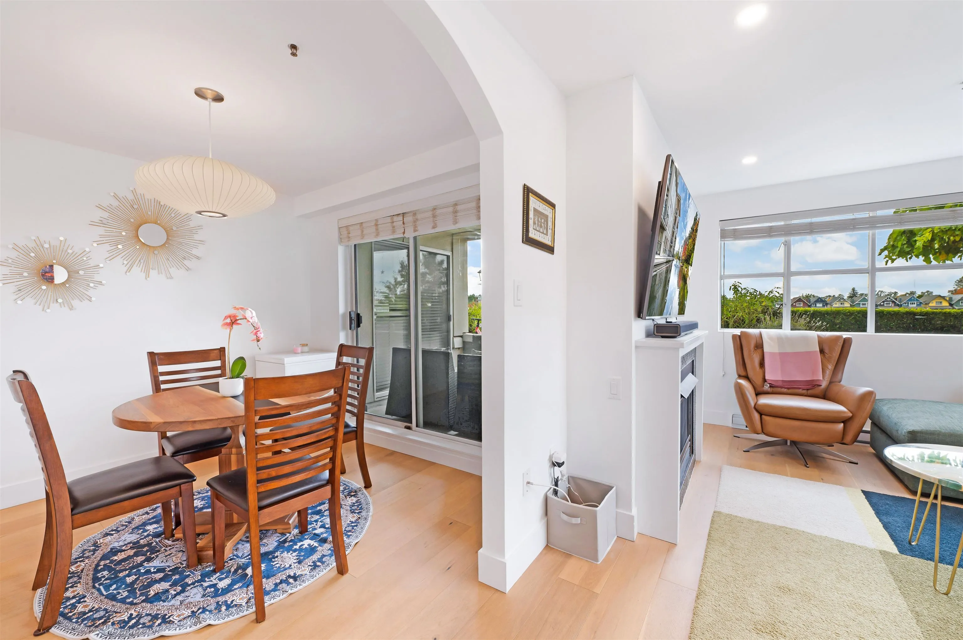 105 2 Renaissance Square