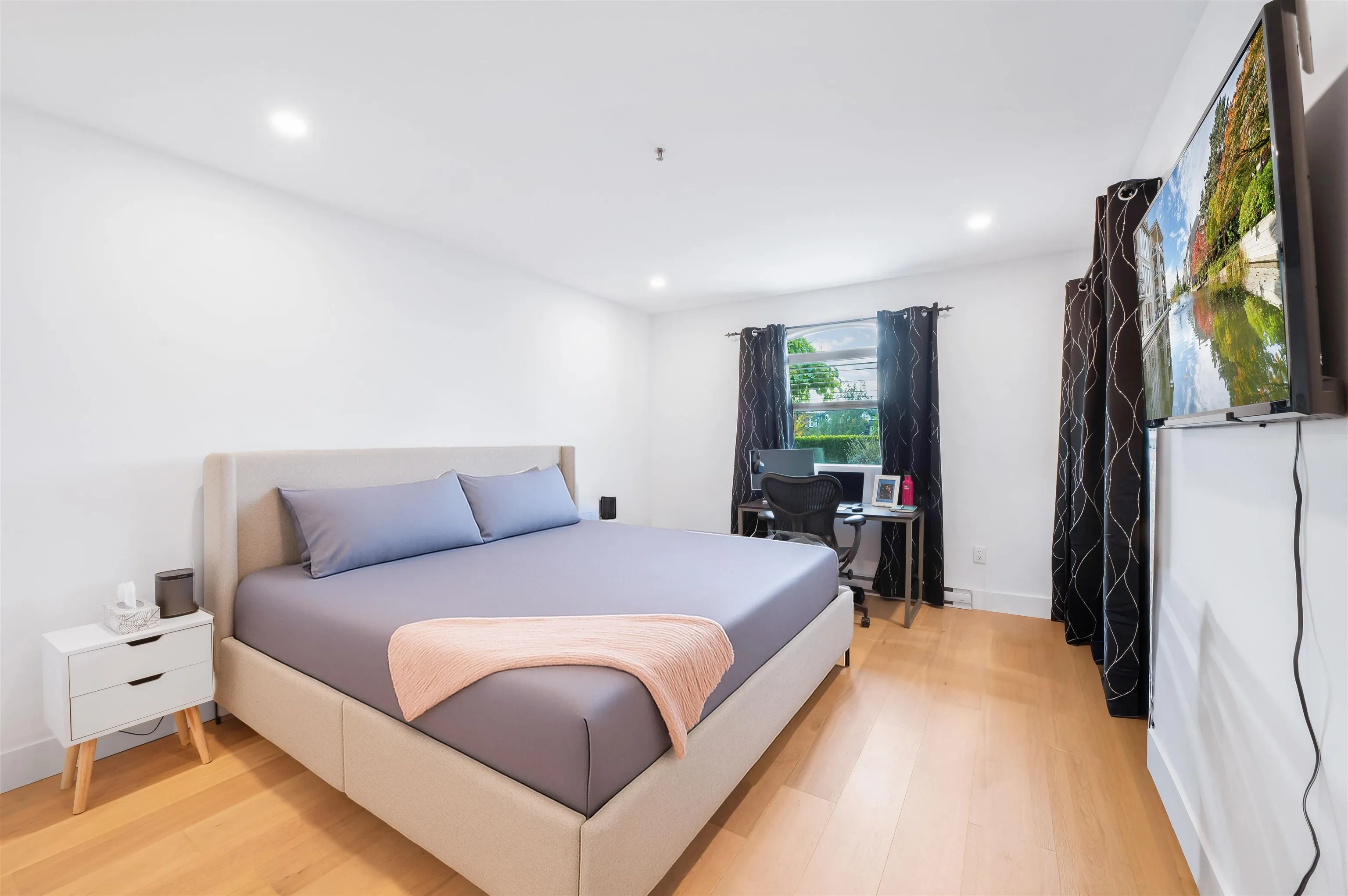 105 2 Renaissance Square