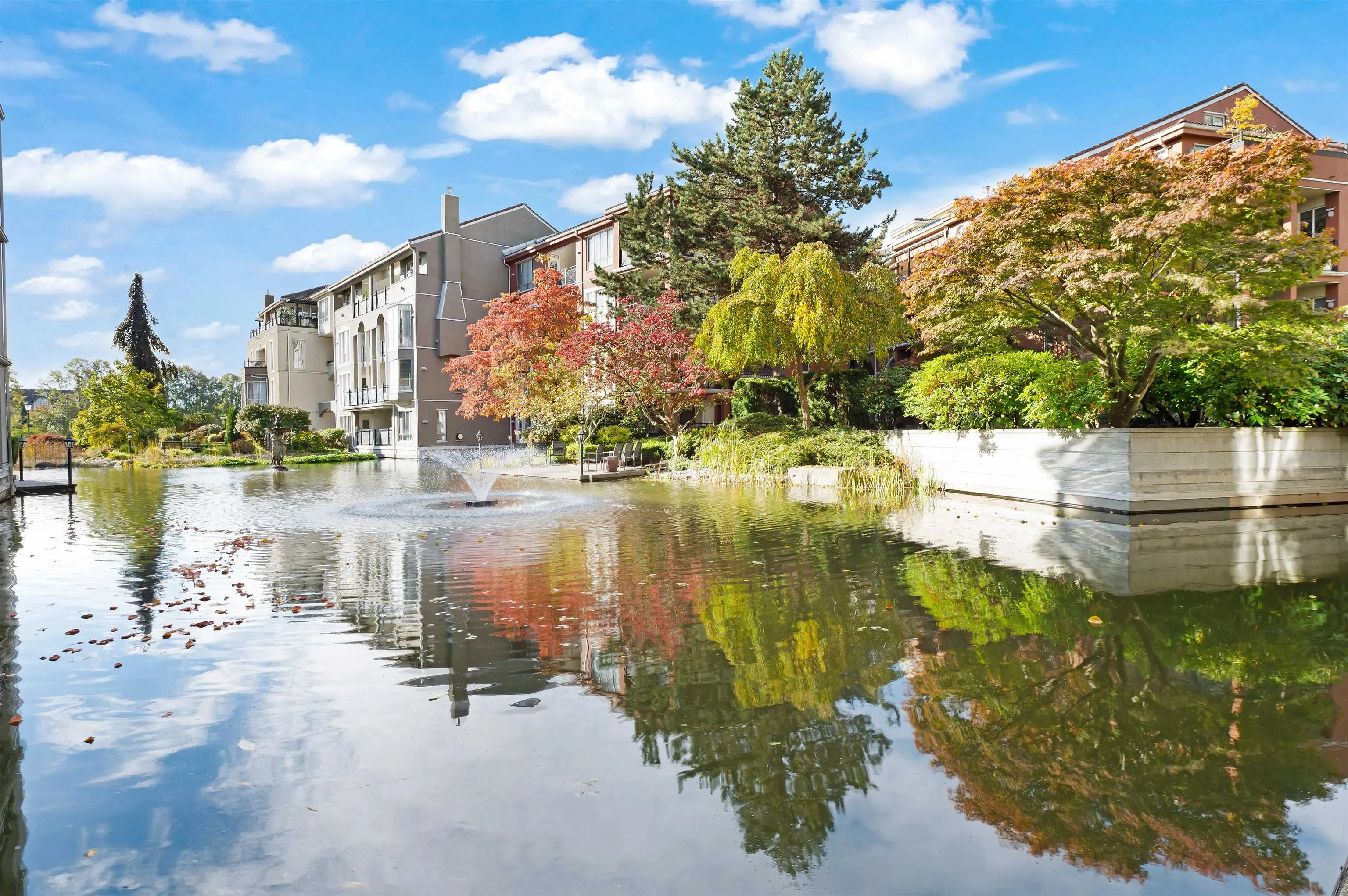 105 2 Renaissance Square