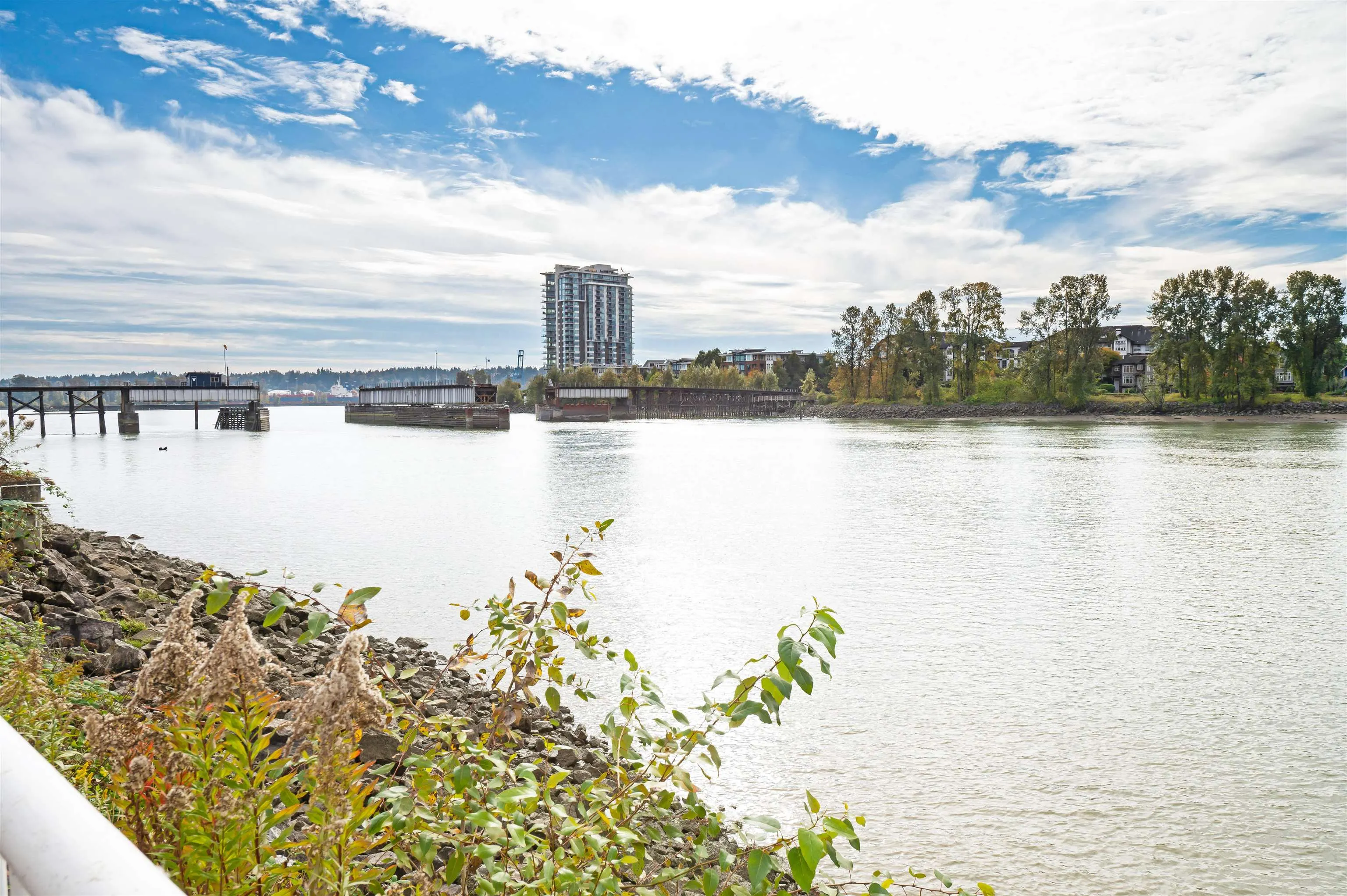 105 2 Renaissance Square