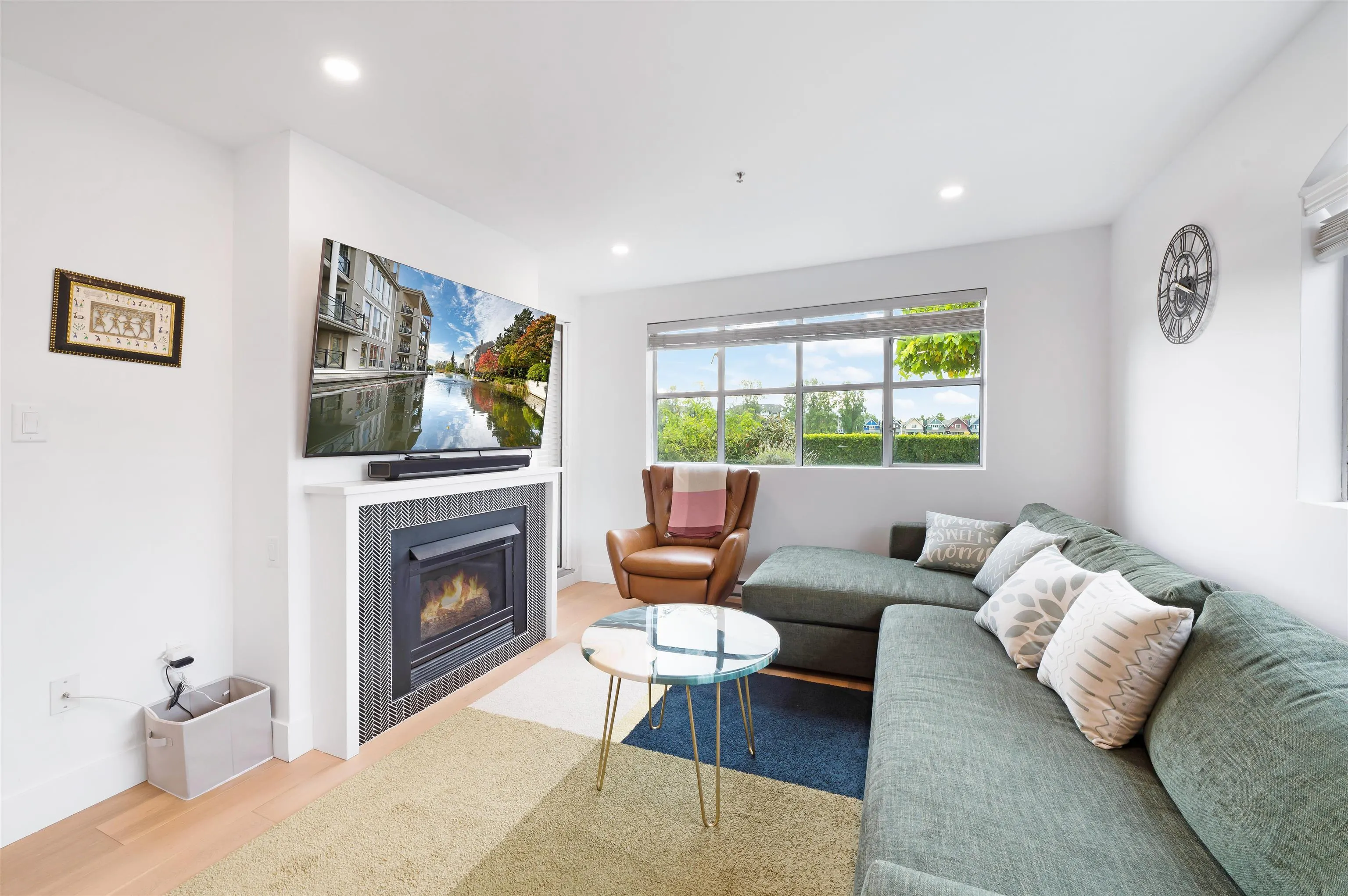 105 2 Renaissance Square