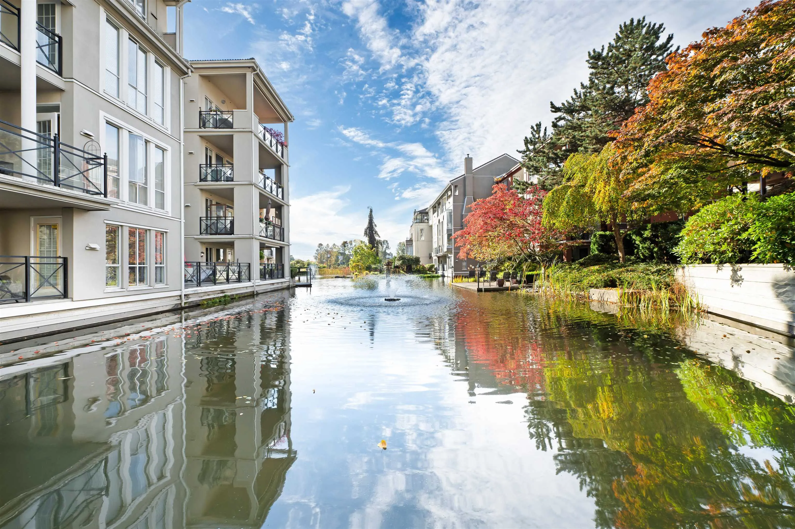 105 2 Renaissance Square