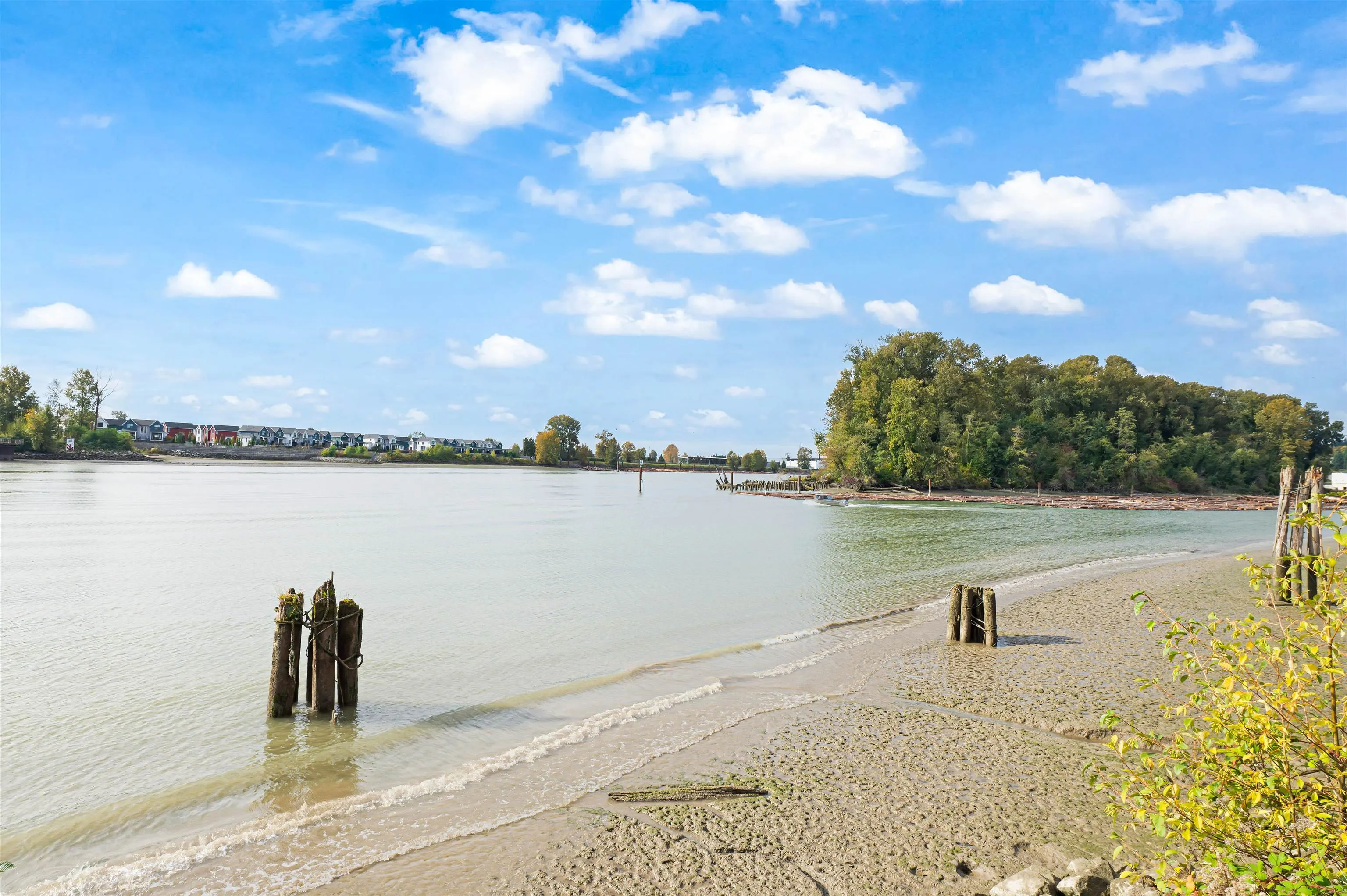 105 2 Renaissance Square