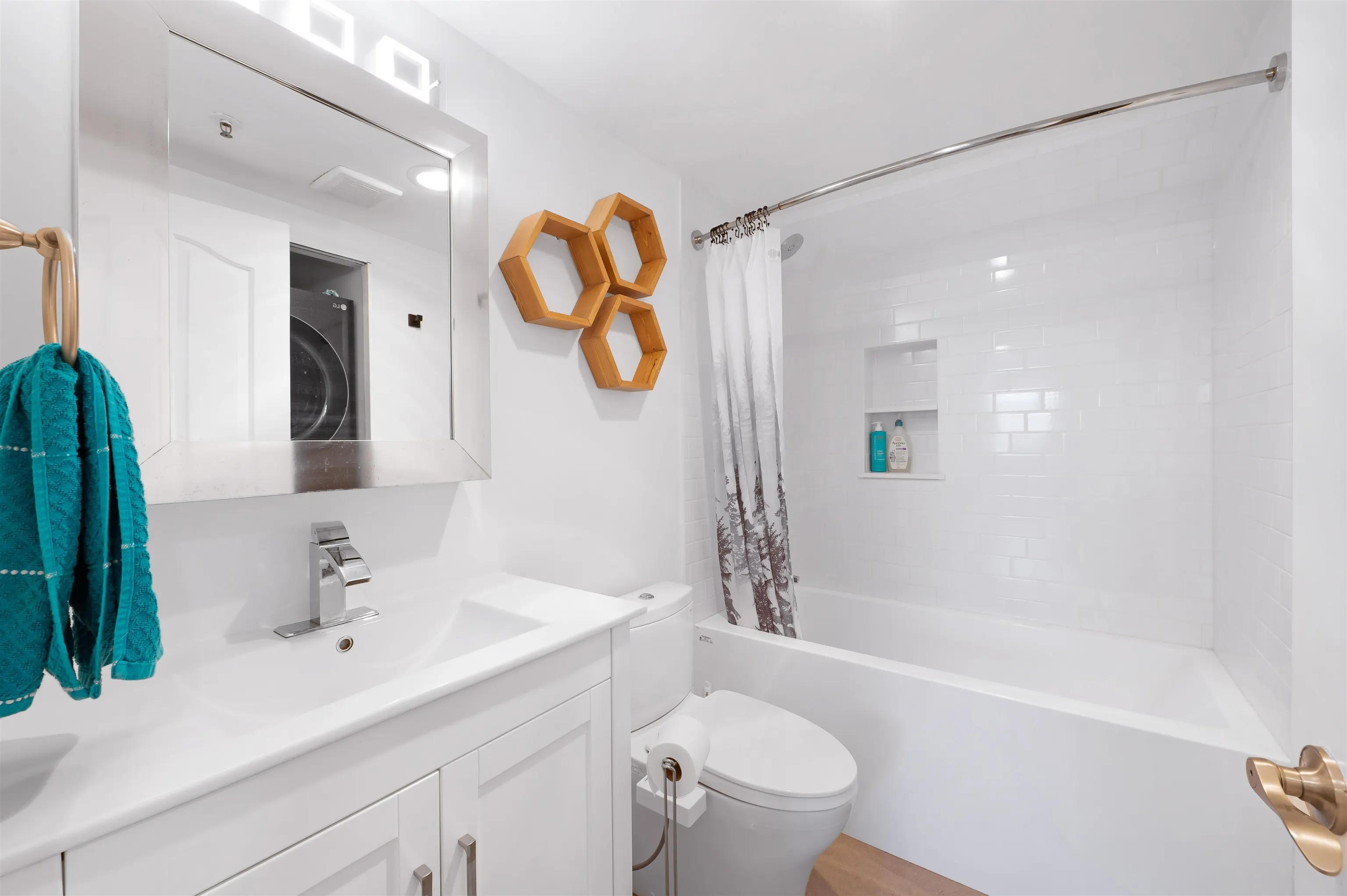 105 2 Renaissance Square