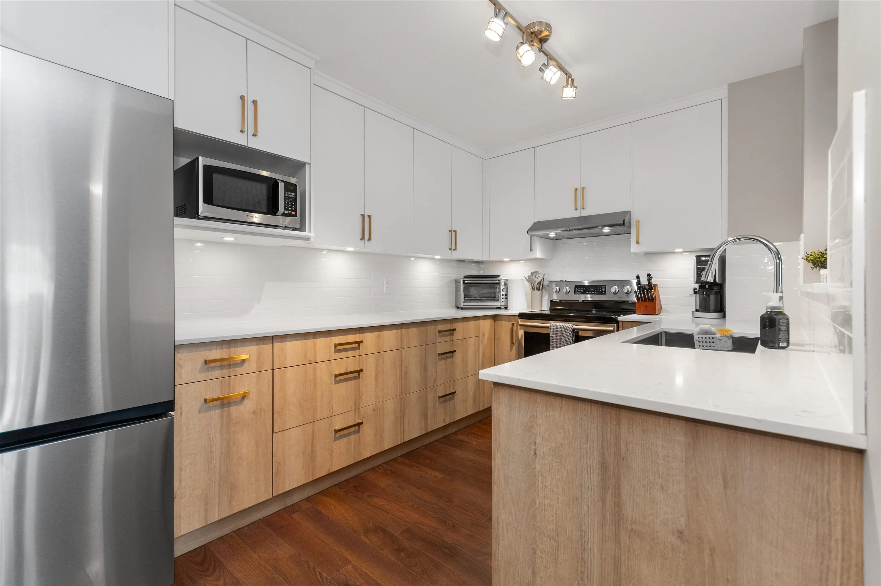 1602 5260 Goldspring Place