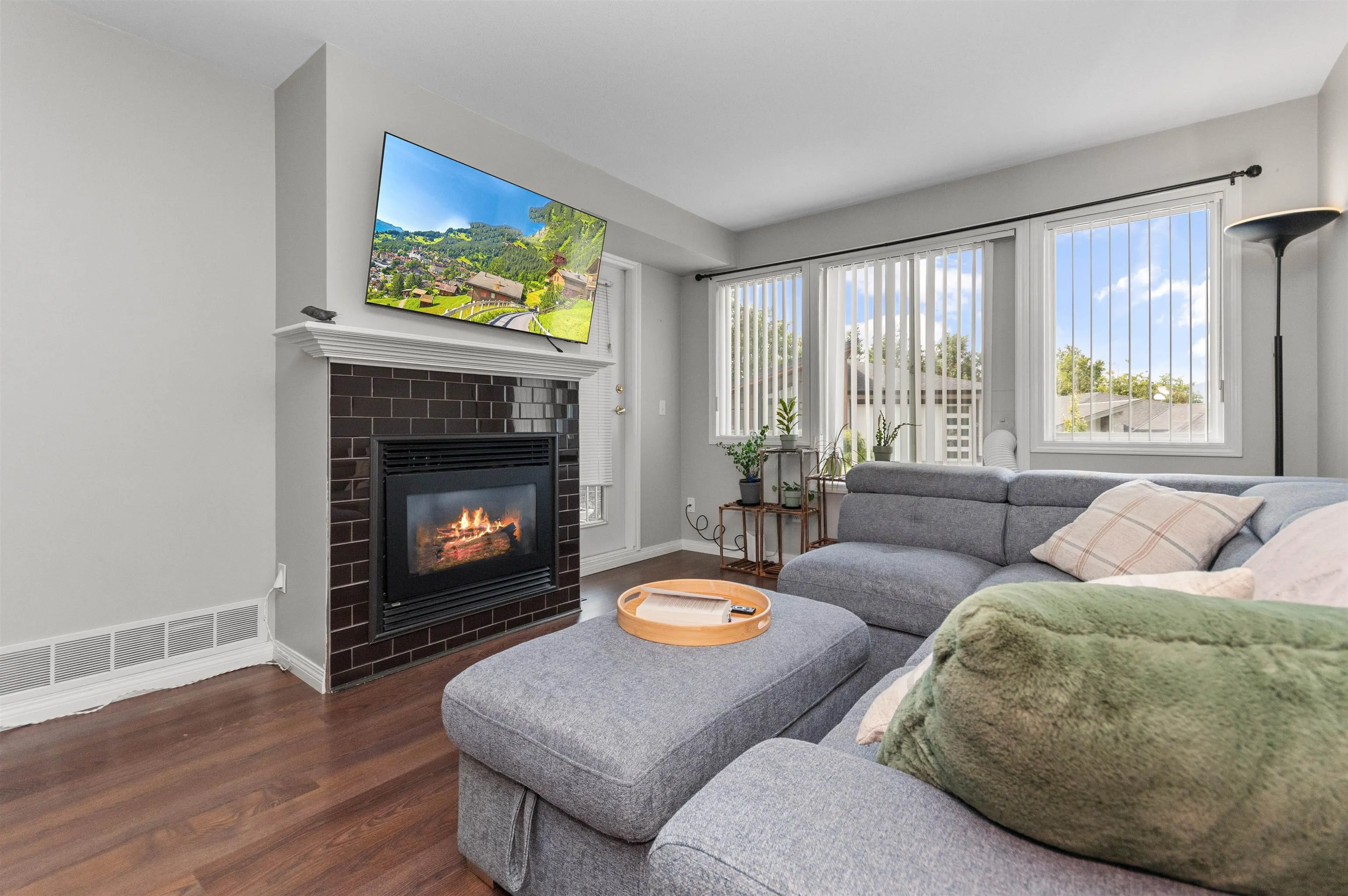 1602 5260 Goldspring Place